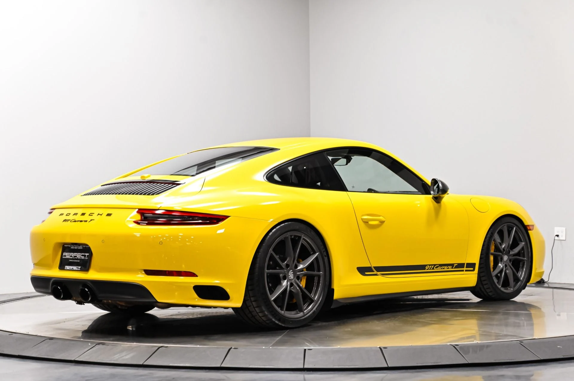 mph012_175939457_Used_2018_Porsche_911_Carrera_T_1790277617_5a63b4b859