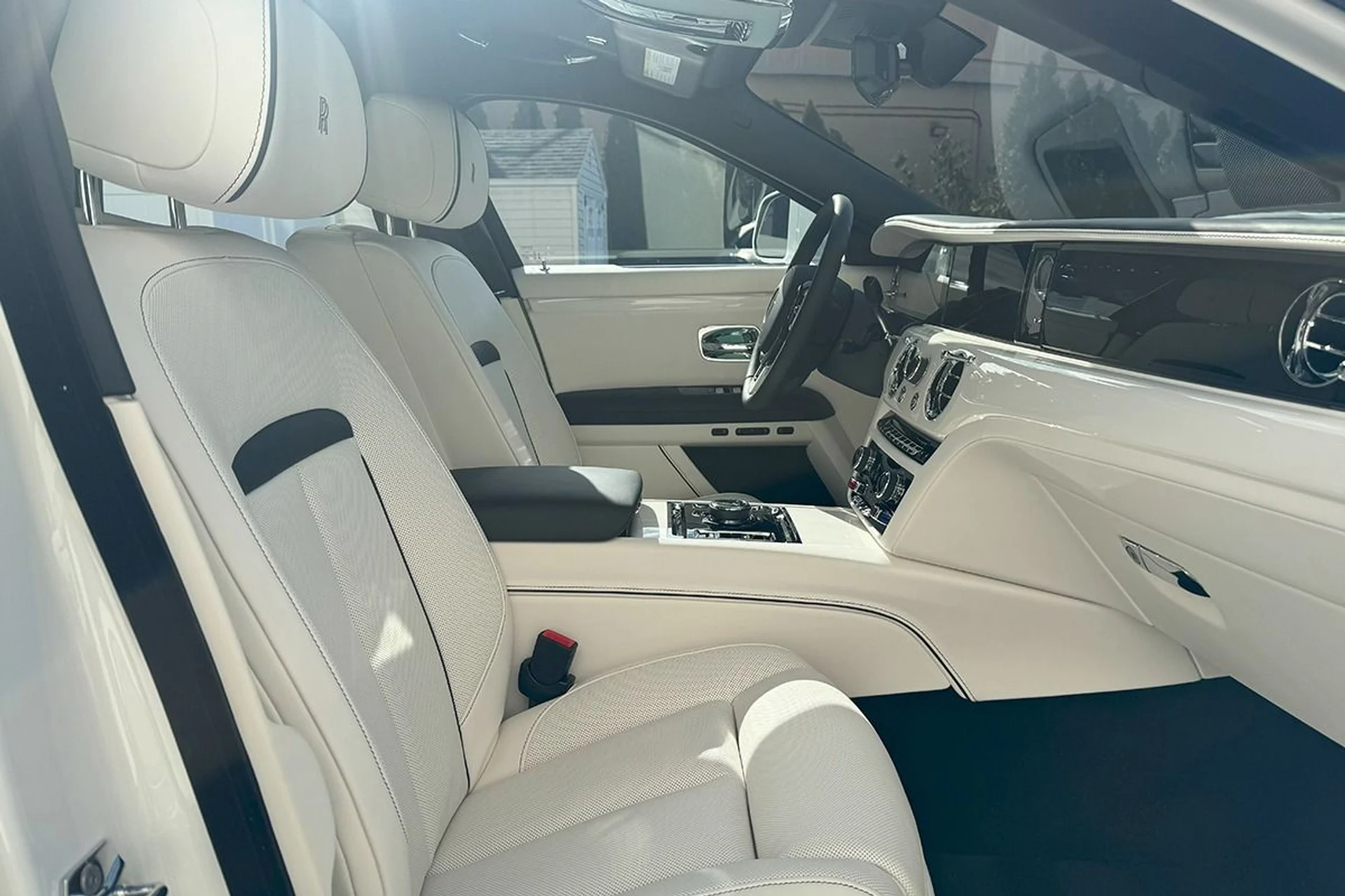 mph012_1759628177_Used_2025_Rolls_Royce_Ghost_1740557144_0857c9b7db