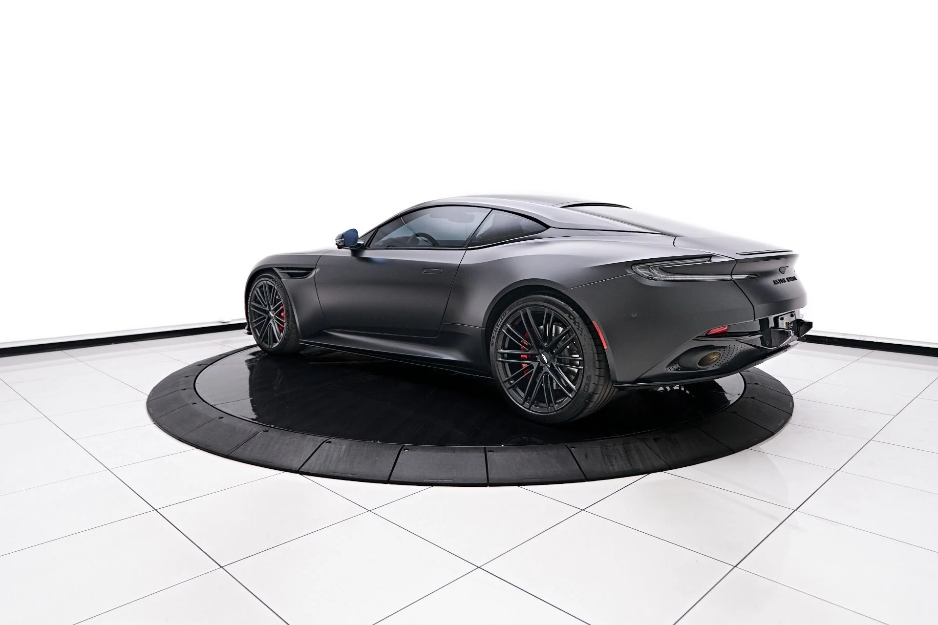mph012_1760061572_Used_2024_Aston_Martin_DB_12_1752612779_71bda429c5