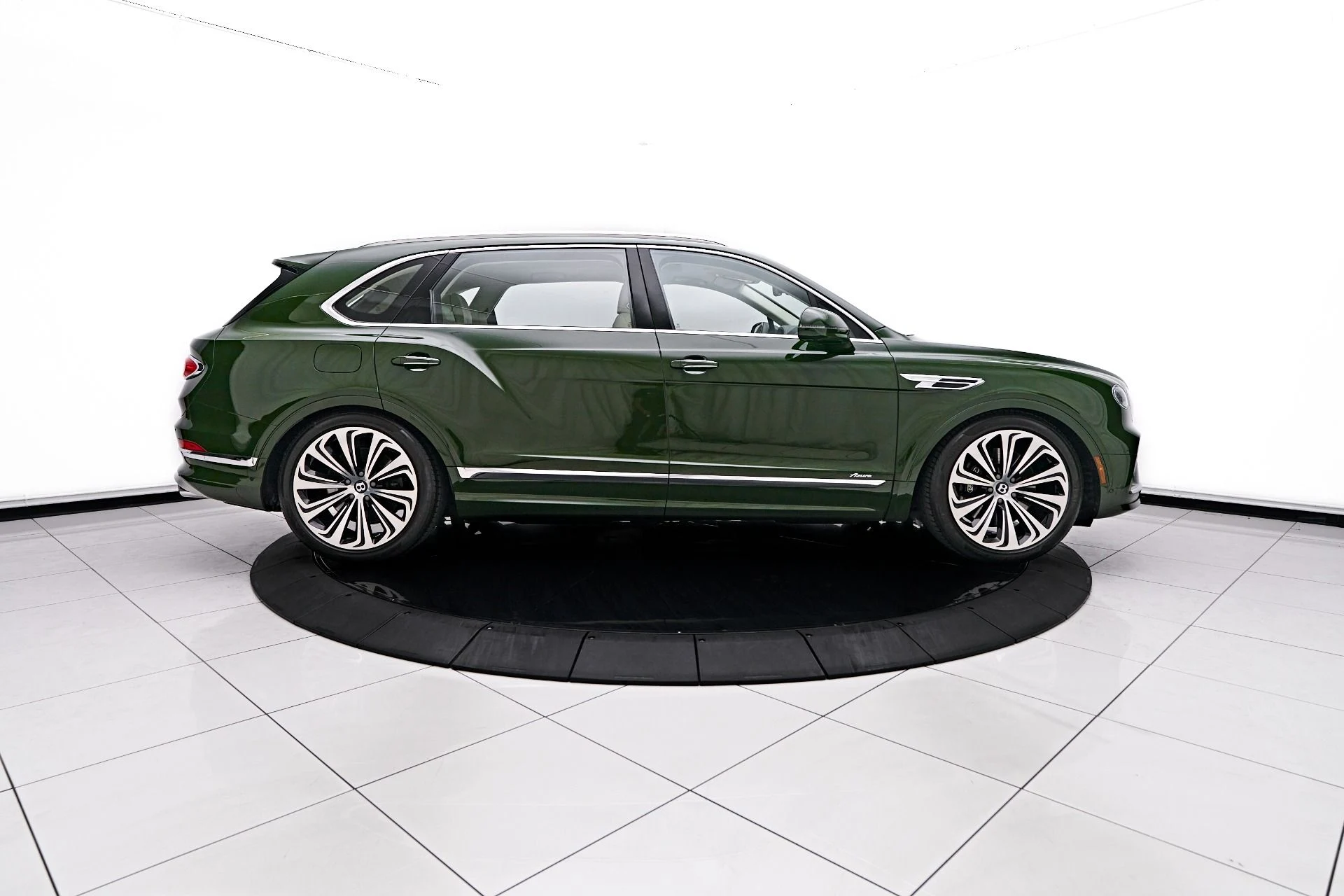 mph012_1761841472_Used_2023_Bentley_Bentayga_EWB_1754782397_c2fe1078bd