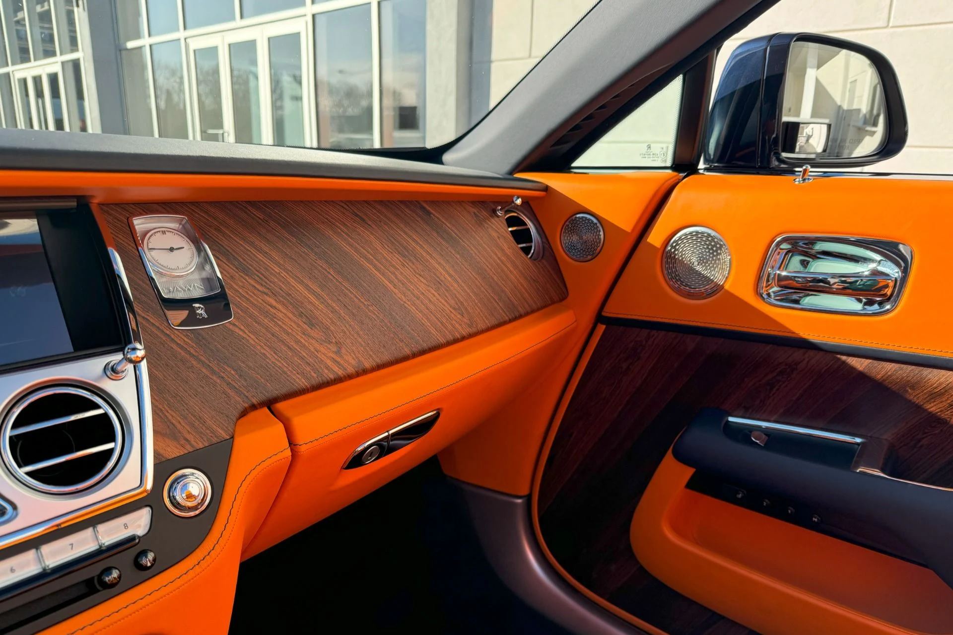 mph012_1763521361_Used_2019_Rolls_Royce_Dawn_1739202170_af25b6cb9b