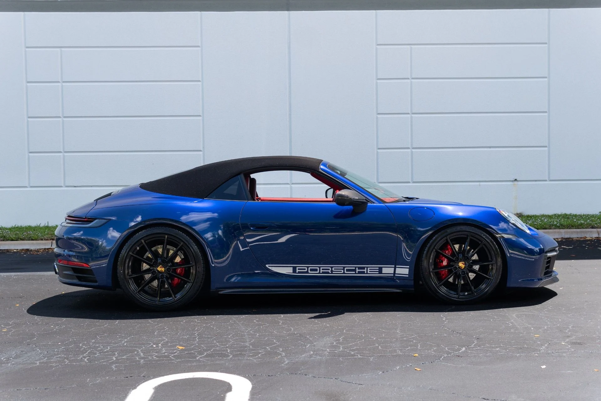 mph012_1764878838_Used_2021_Porsche_911_Carrera_1775497213_87f10091f5