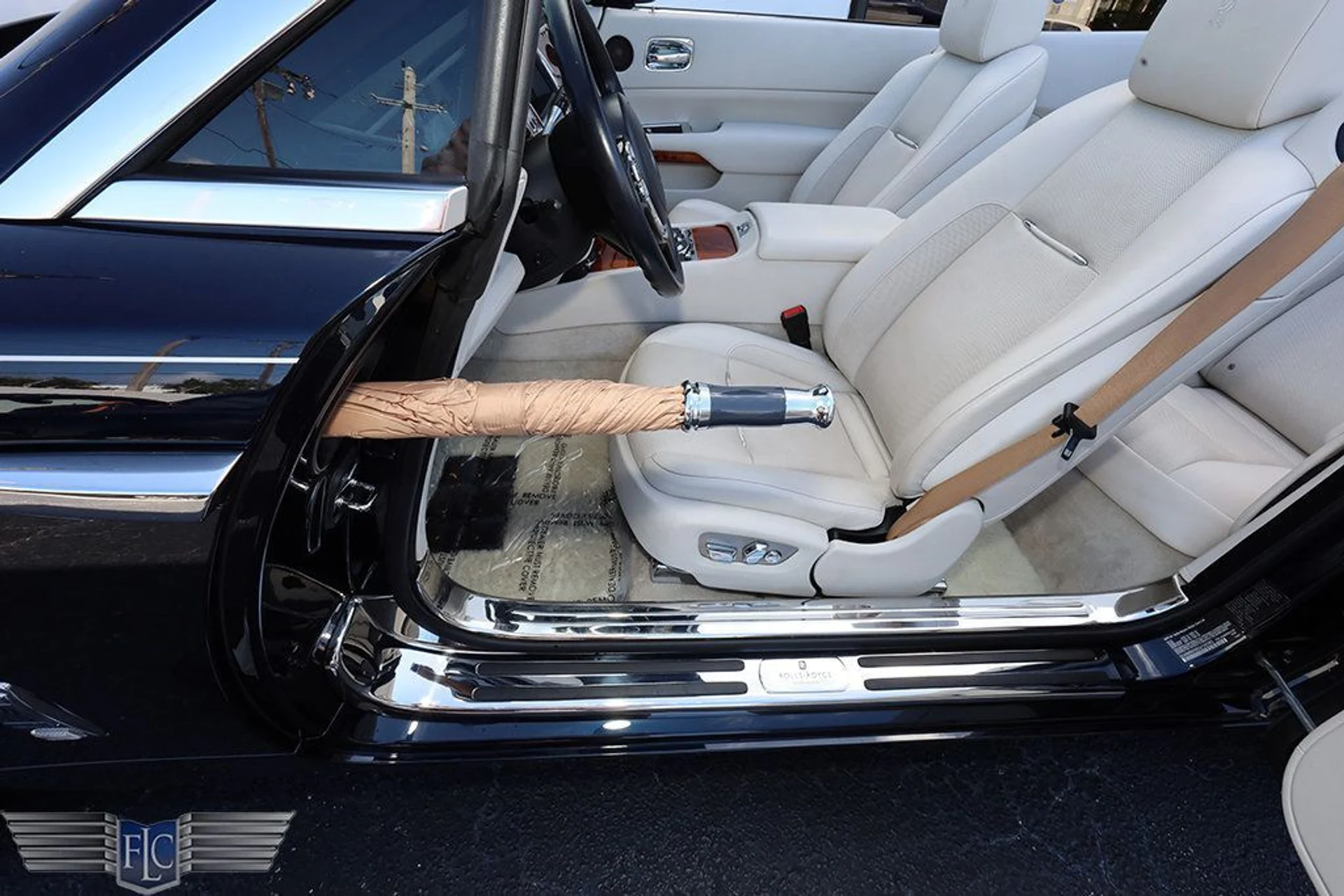 mph012_1765871097_used_2016_rolls_royce_dawn_2drconvertible_6305_22995256_13_1024_d7bc95fa59