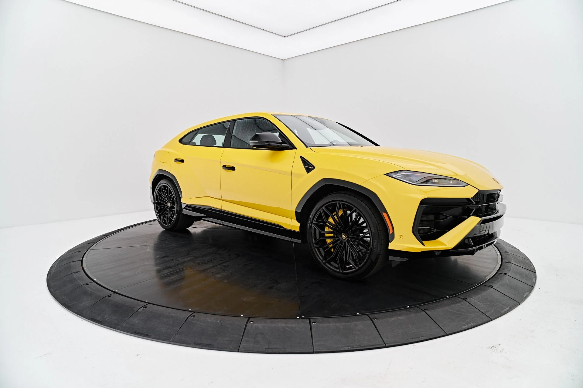mph012_1774610874_Used_2025_Lamborghini_Urus_SE_1788049848_ddf3744ae7