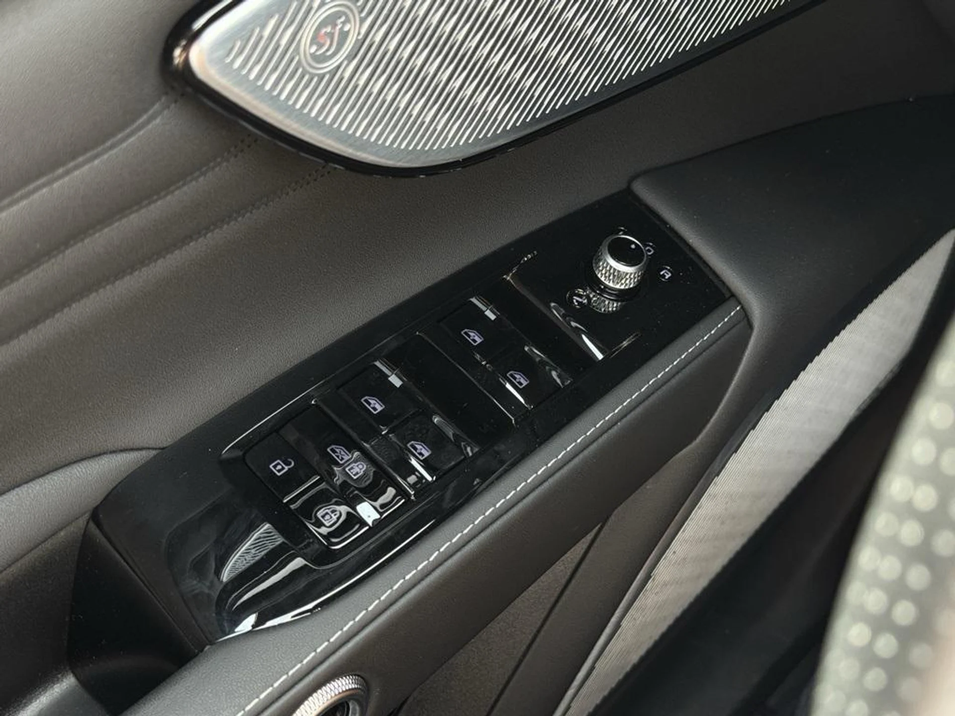 mph012_177684928_g3_Rl_6_G_Dmk_h84z_P_Ny_QM_Dt_EL_Fs_16c664936c