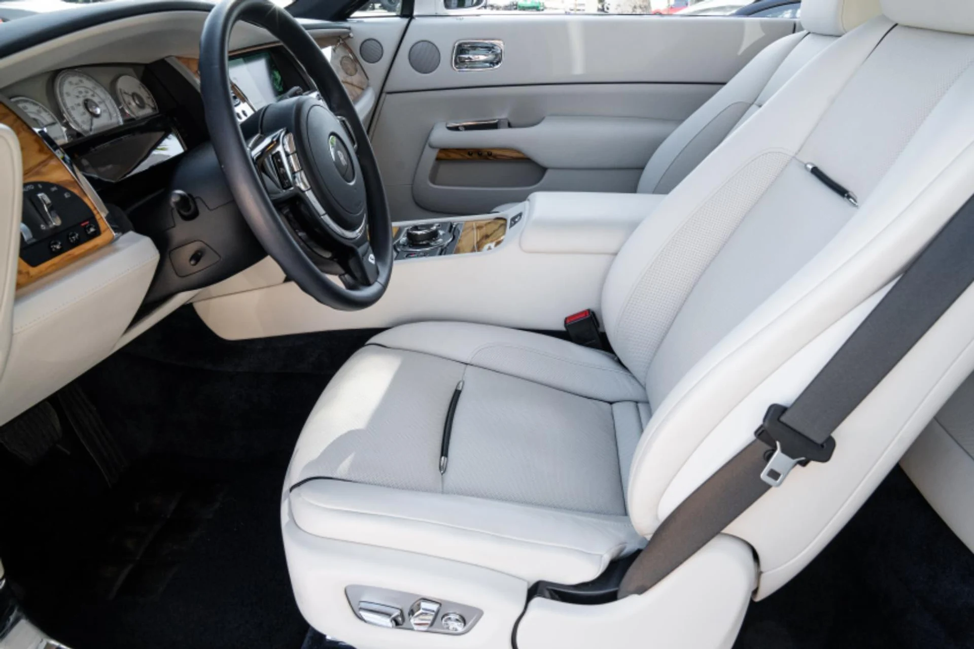 mph012_1779338066_Used_2016_Rolls_Royce_Dawn_2dr_Convertible_1769595363_50572200b6