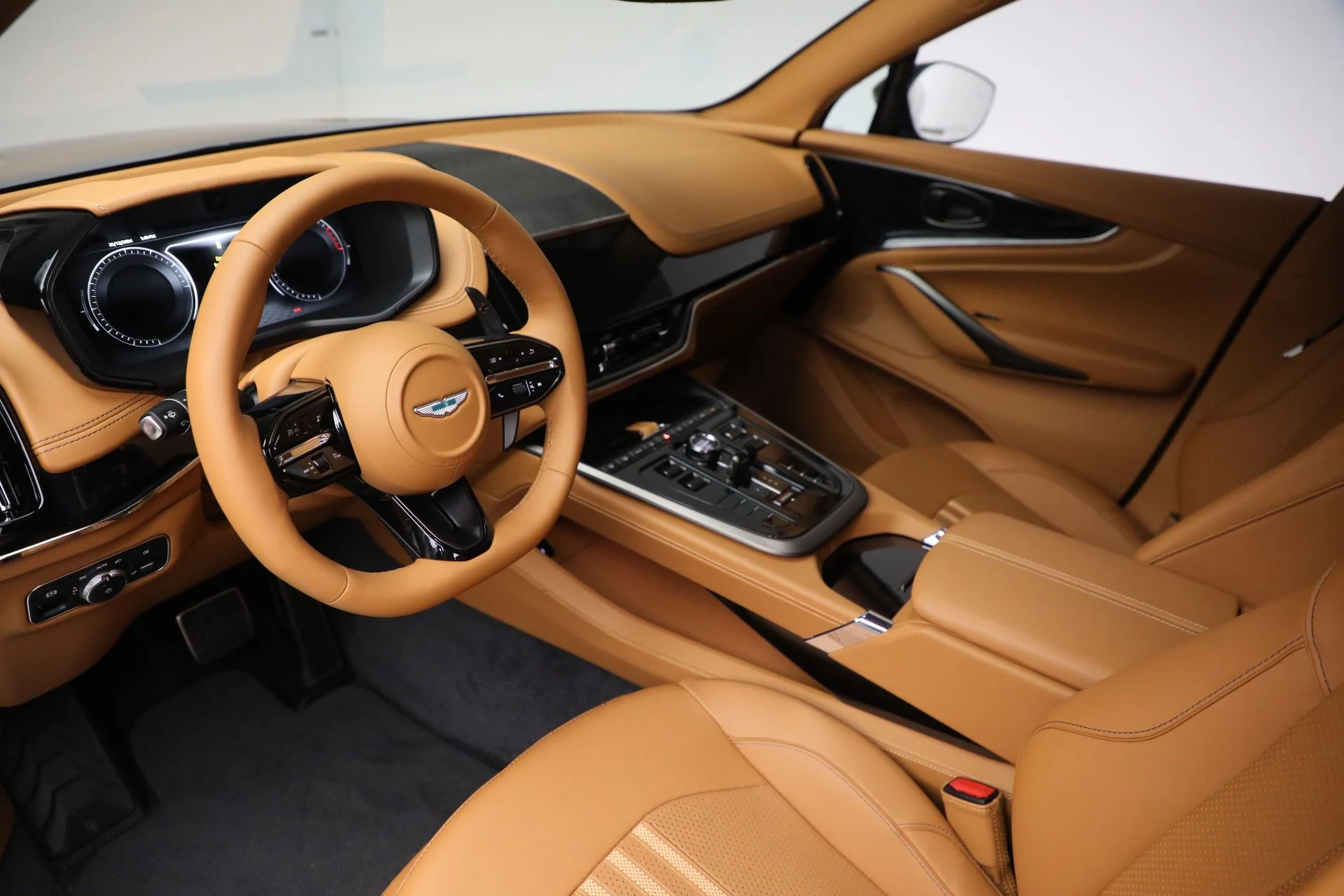 mph012_1782889993_New_2025_Aston_Martin_DBX_707_707_b75a010dc2