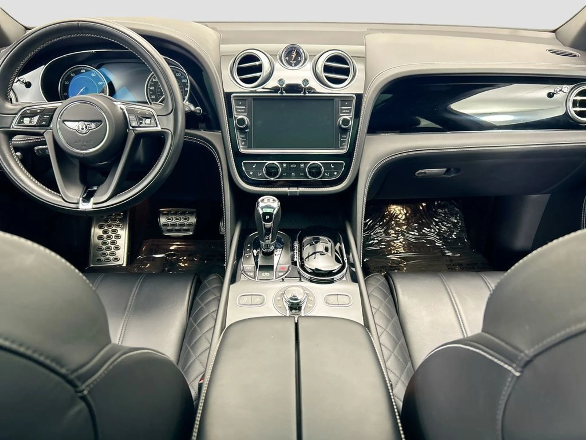 mph012_1791185846_used_2017_bentley_bentayga_w12firsteditionawd_8119_22988932_13_1024_00bb4f3454