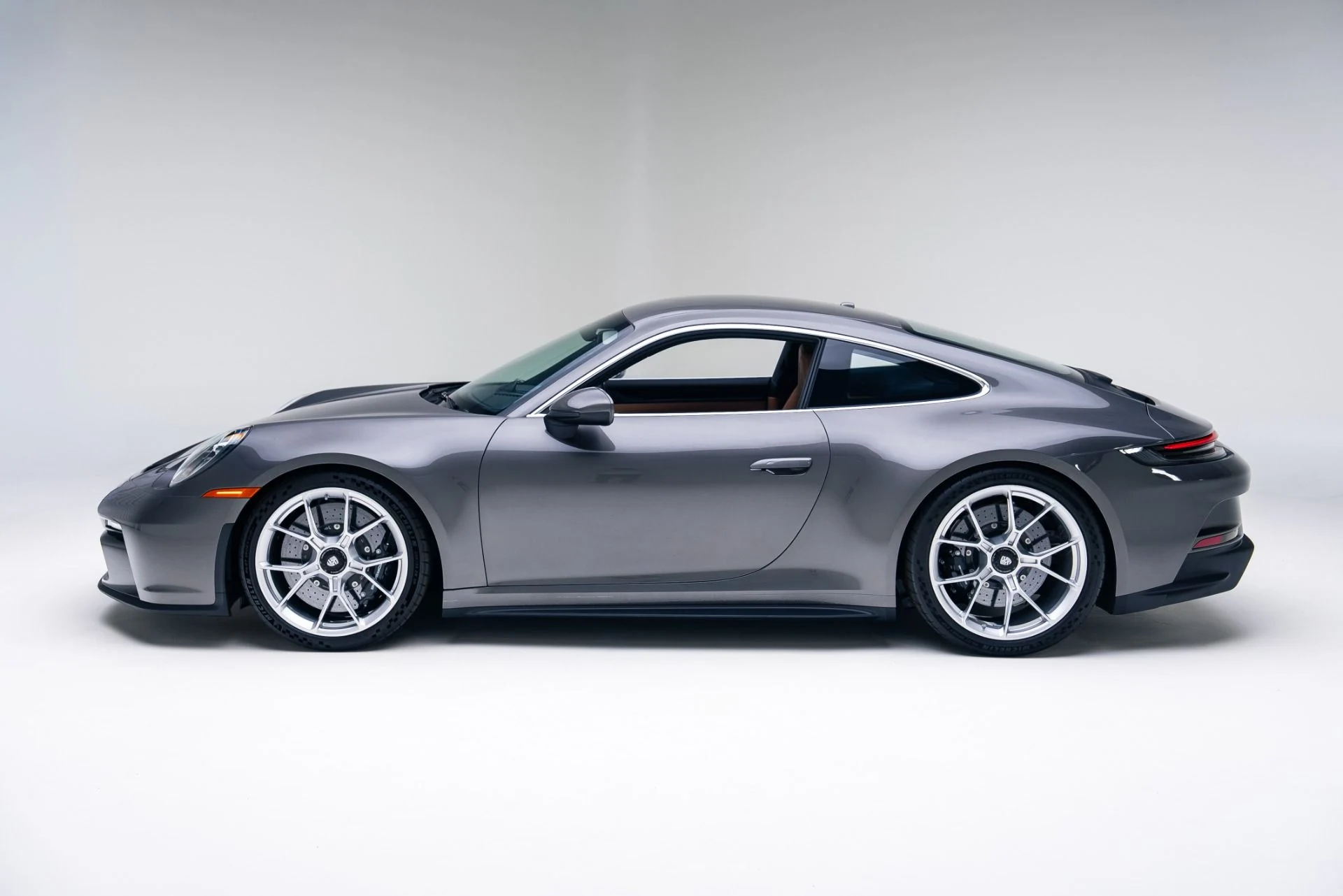 mph012_1794070221_Used_2024_Porsche_911_GT_3_1764979904_8d2e8237ad