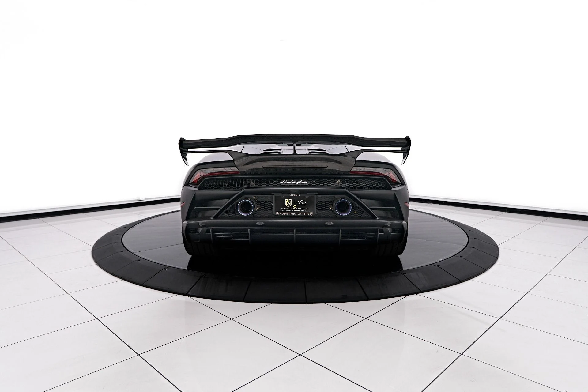 mph012_1802737396_Used_2020_Lamborghini_Huracan_EVO_Base_1755655863_f03face659