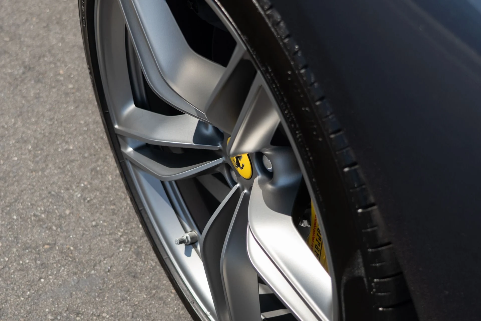 mph012_1803484124_Used_2024_Ferrari_Roma_1757965084_48f0205010