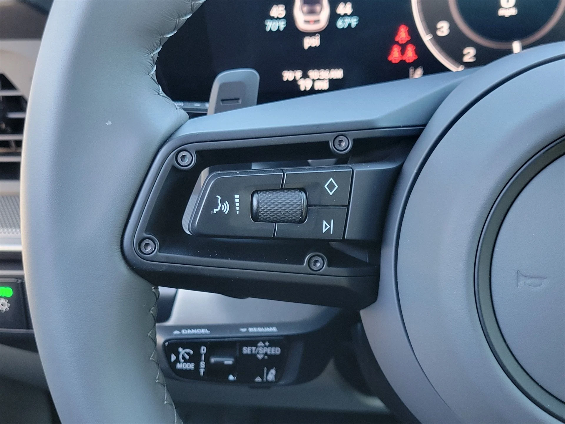 mph012_1806284315_aa02173f0a324af5d20eda15980fa490_3202584221