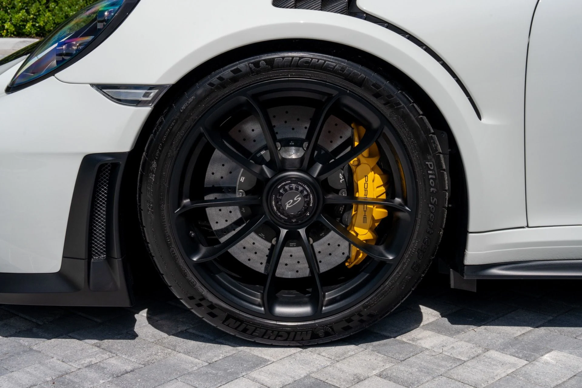 mph012_1806347128_Used_2018_Porsche_911_GT_2_RS_1782839837_115cc4a090