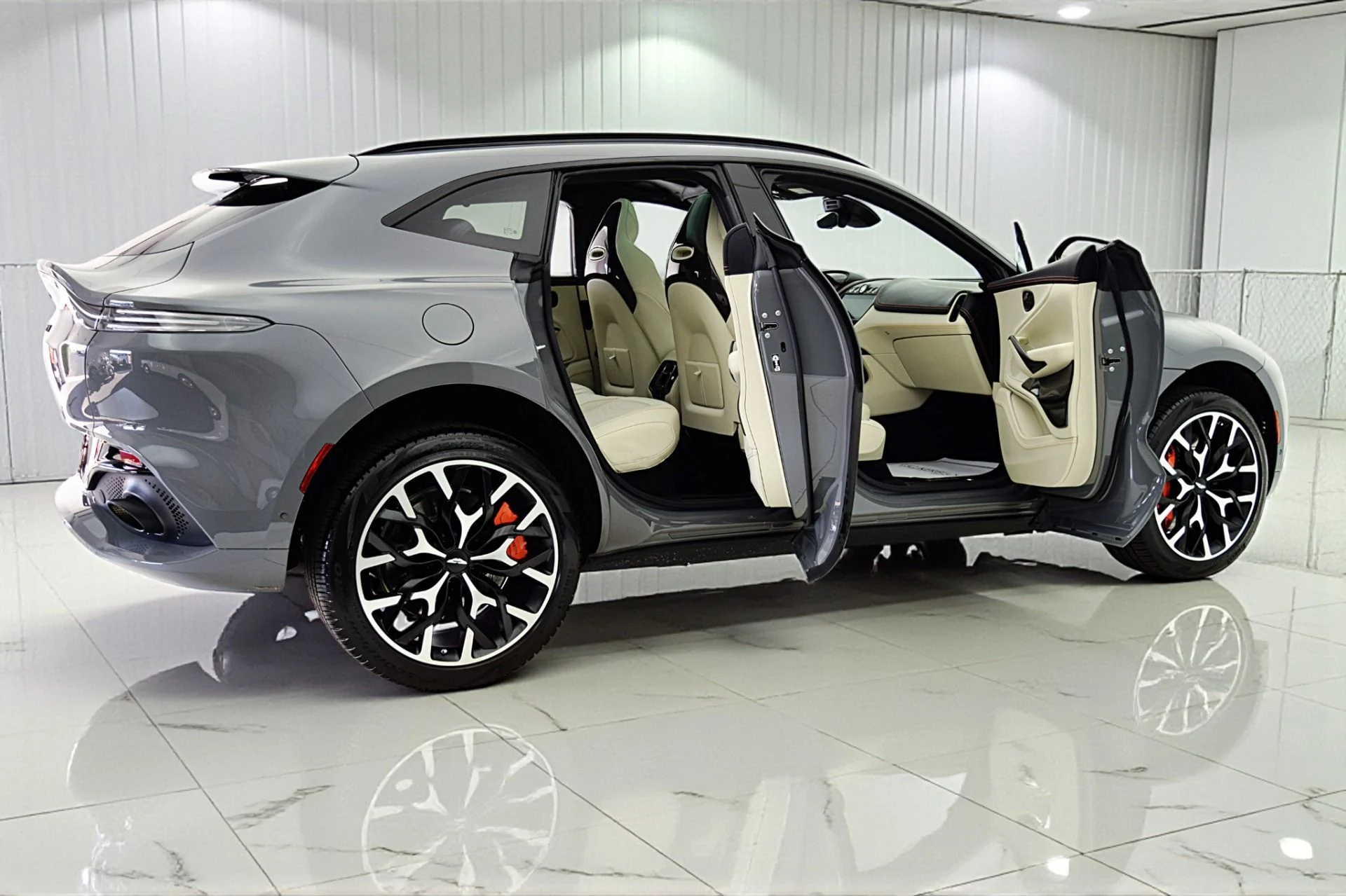 mph012_1809462842_Used_2022_Aston_Martin_DBX_e0426846ba