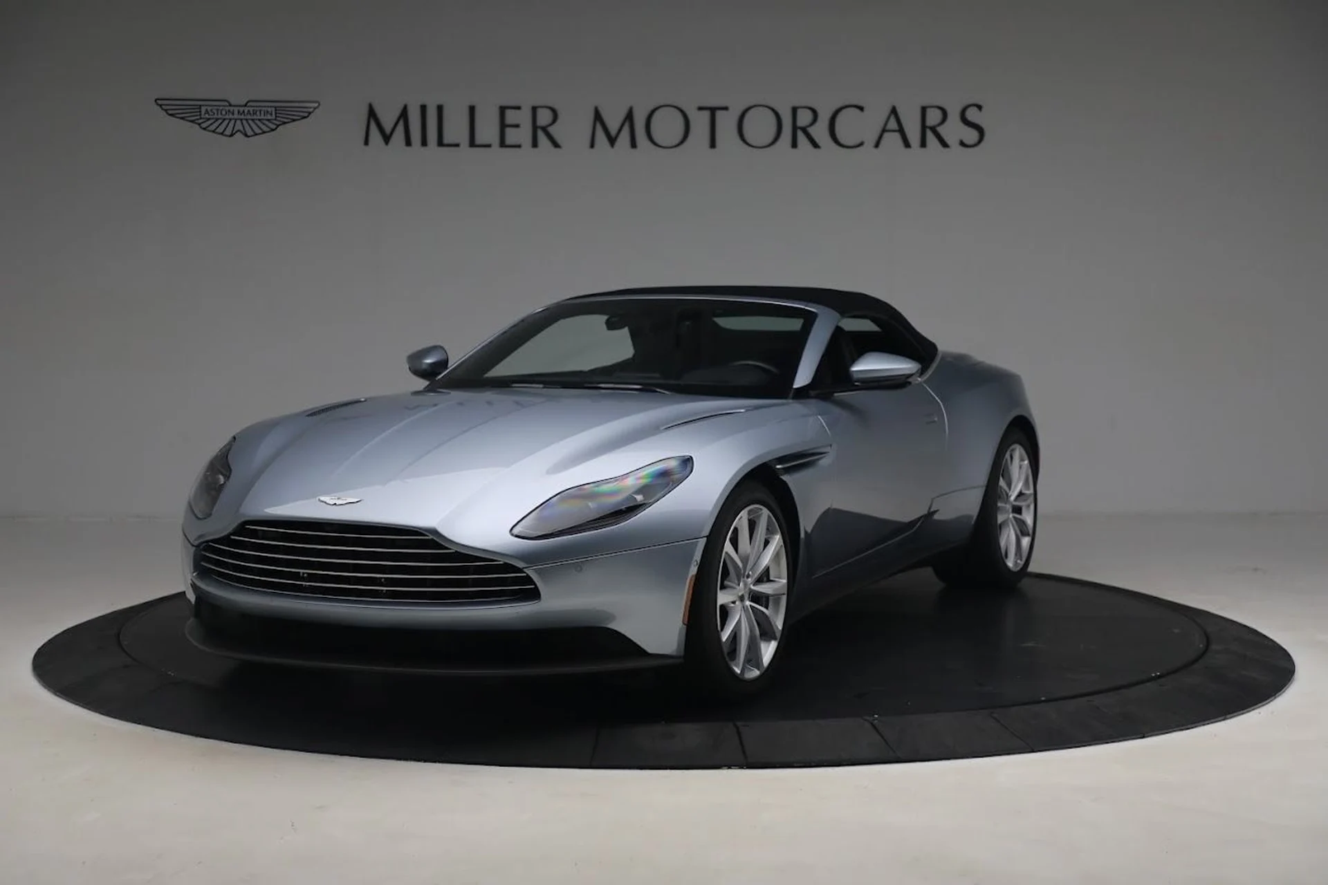 mph012_1811785277_Used_2019_Aston_Martin_DB_11_Volante_f5011c04fa