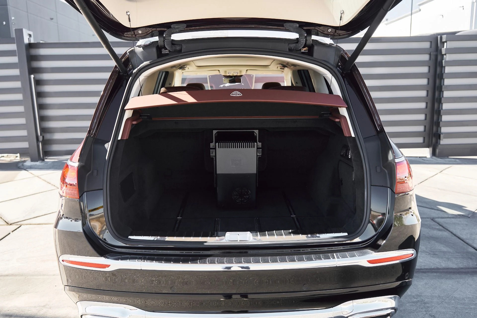 mph012_1814309628_Used_2024_Mercedes_Benz_GLS_Maybach_GLS_600_1762306324_31a6487454