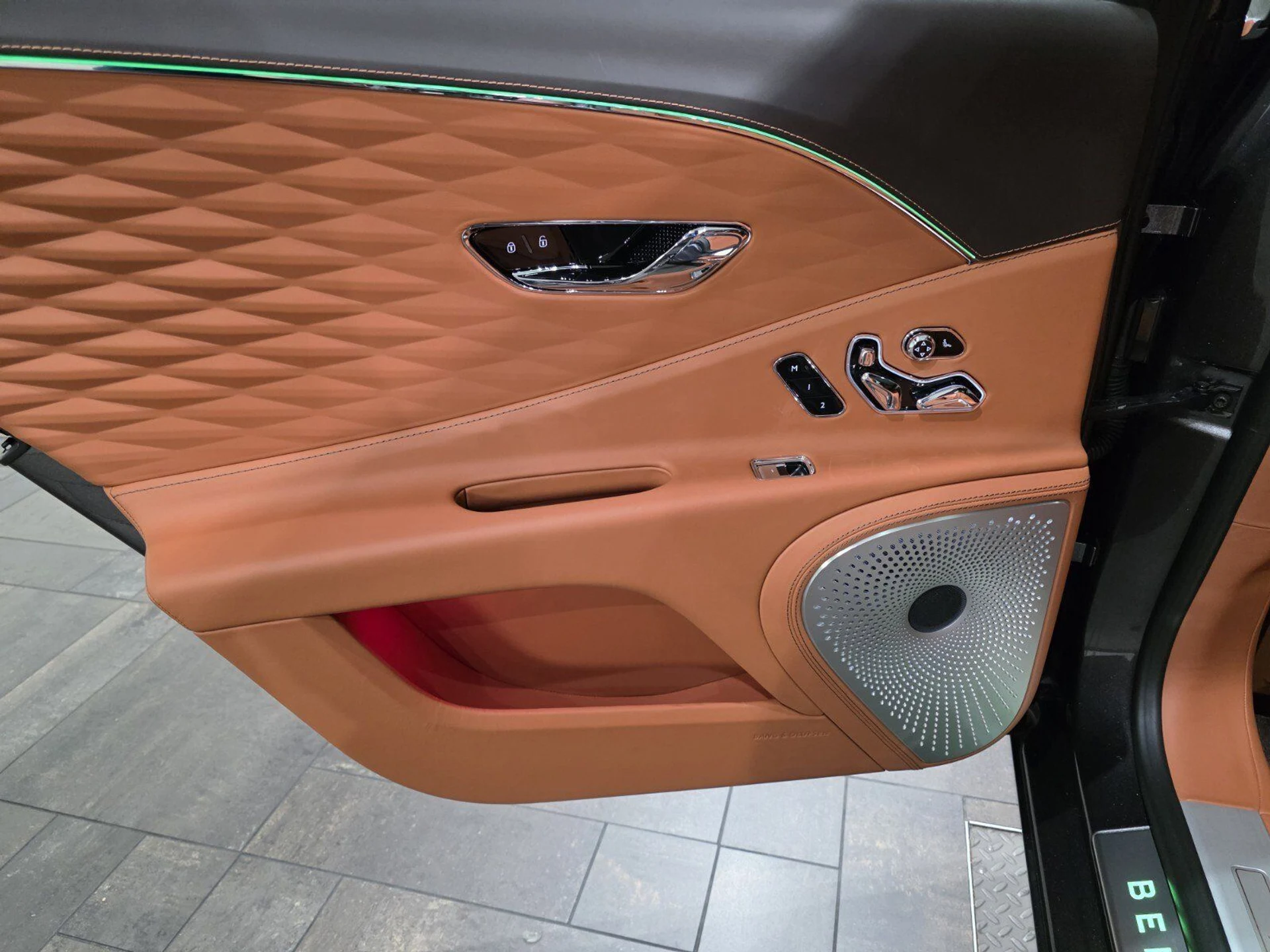 mph012_1820422894_38c0a4503f48059cbb0f3c2017142c61_0e389b8903