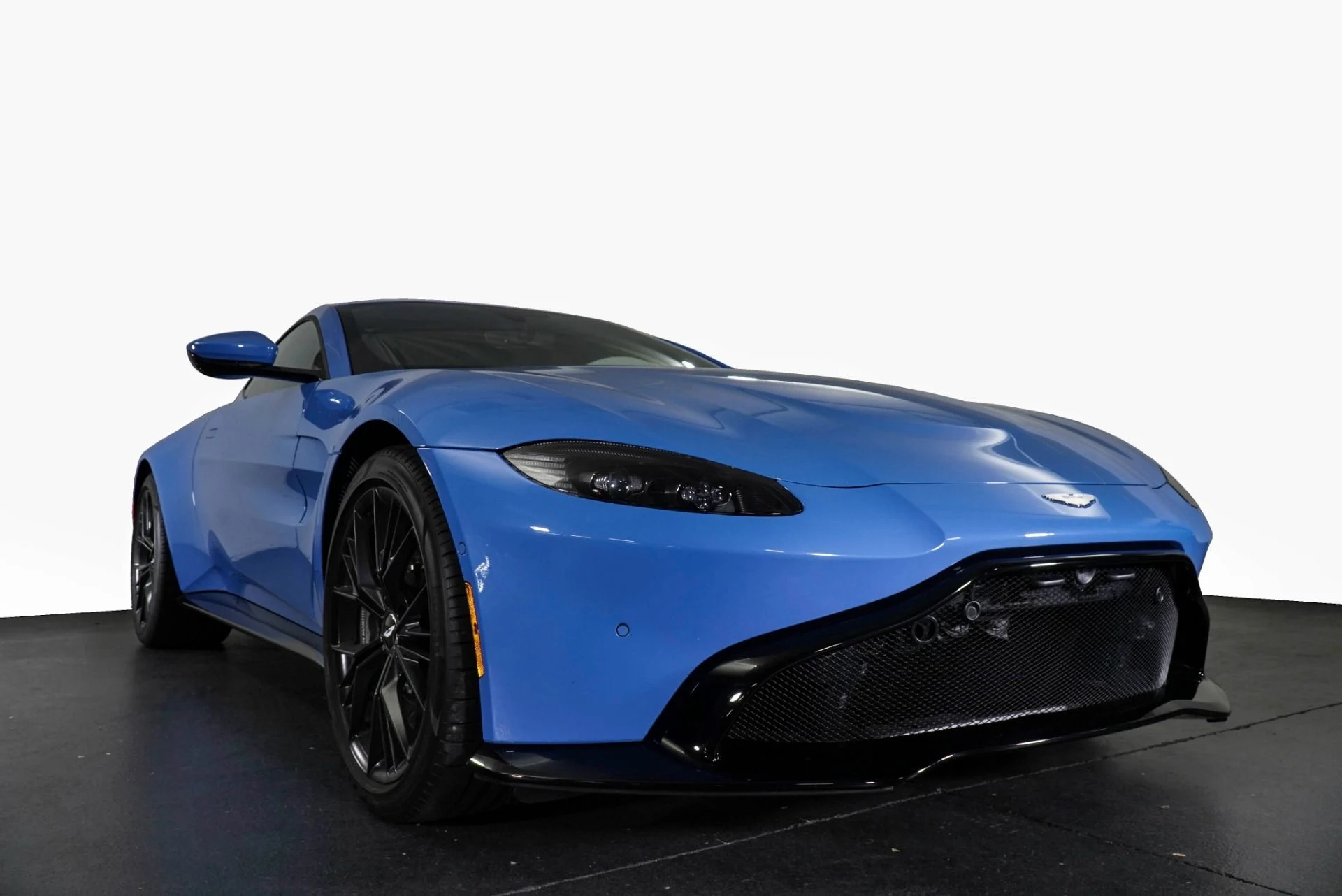 mph012_1822717337_Used_2021_Aston_Martin_Vantage_1770366066_e2cff82373