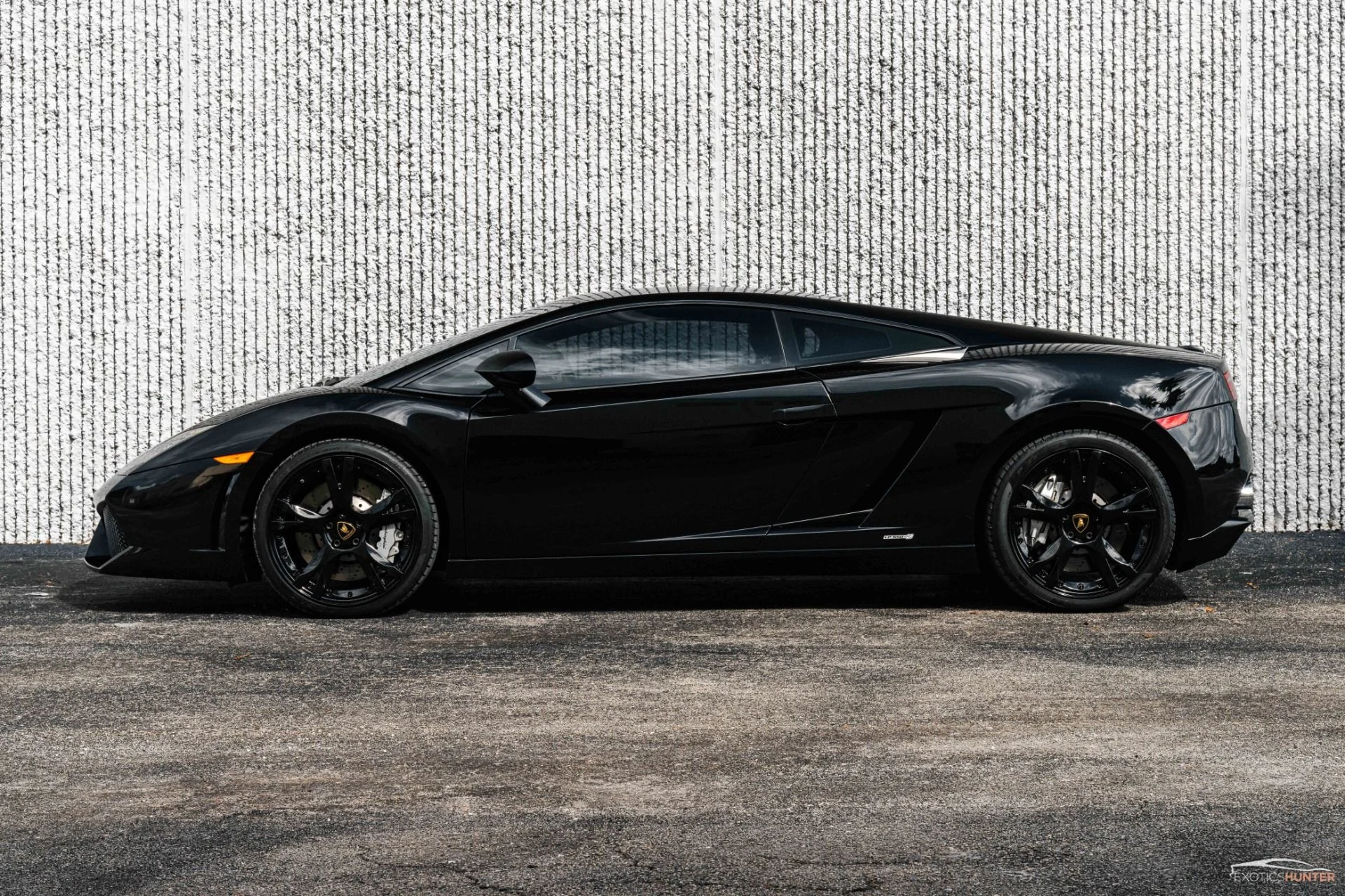 mph012_182333193_Used_2012_Lamborghini_Gallardo_LP_550_2_w_a_White_Interior_Diamond_Stitch_Reverse_Cam_Front_Lift_1696105908_cd0a6e57c0