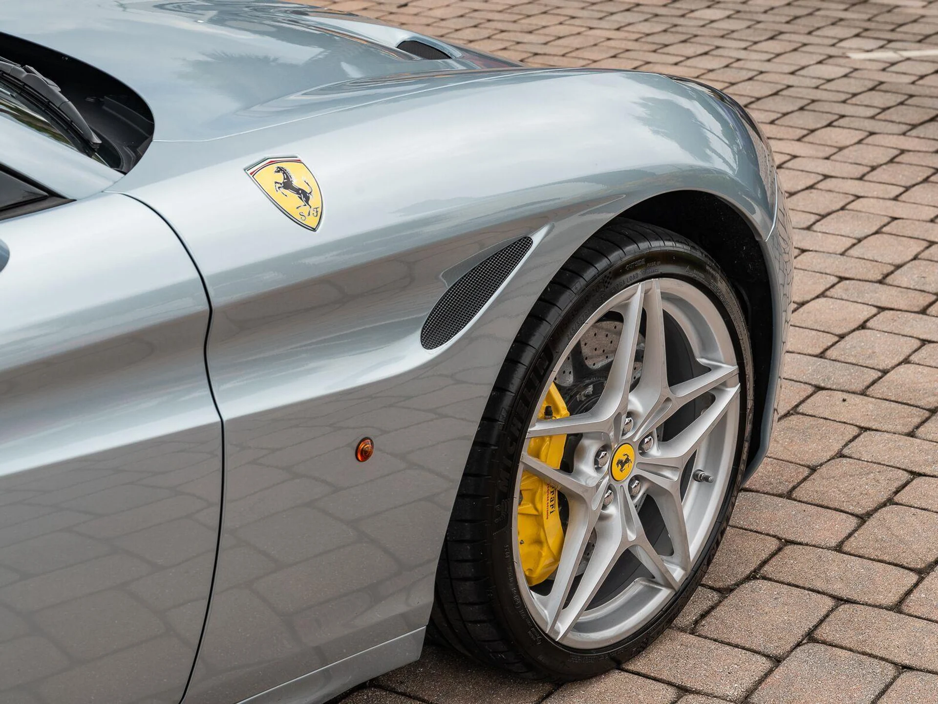 mph012_1828143845_Used_2016_Ferrari_California_T_1785949656_5baa489ad3