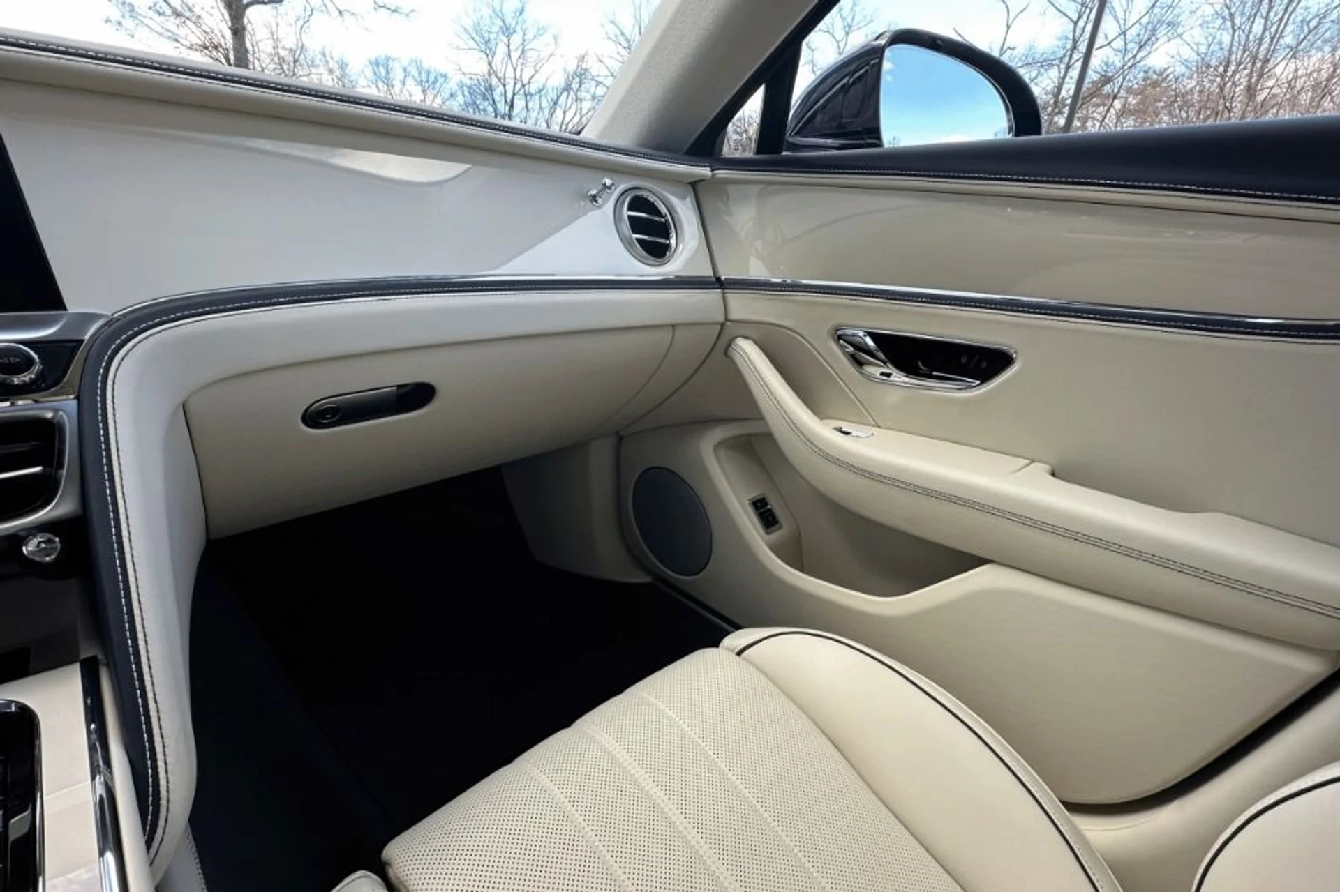 mph012_1828364268_New_2026_Bentley_Flying_Spur_1765792649_d8f109b07b