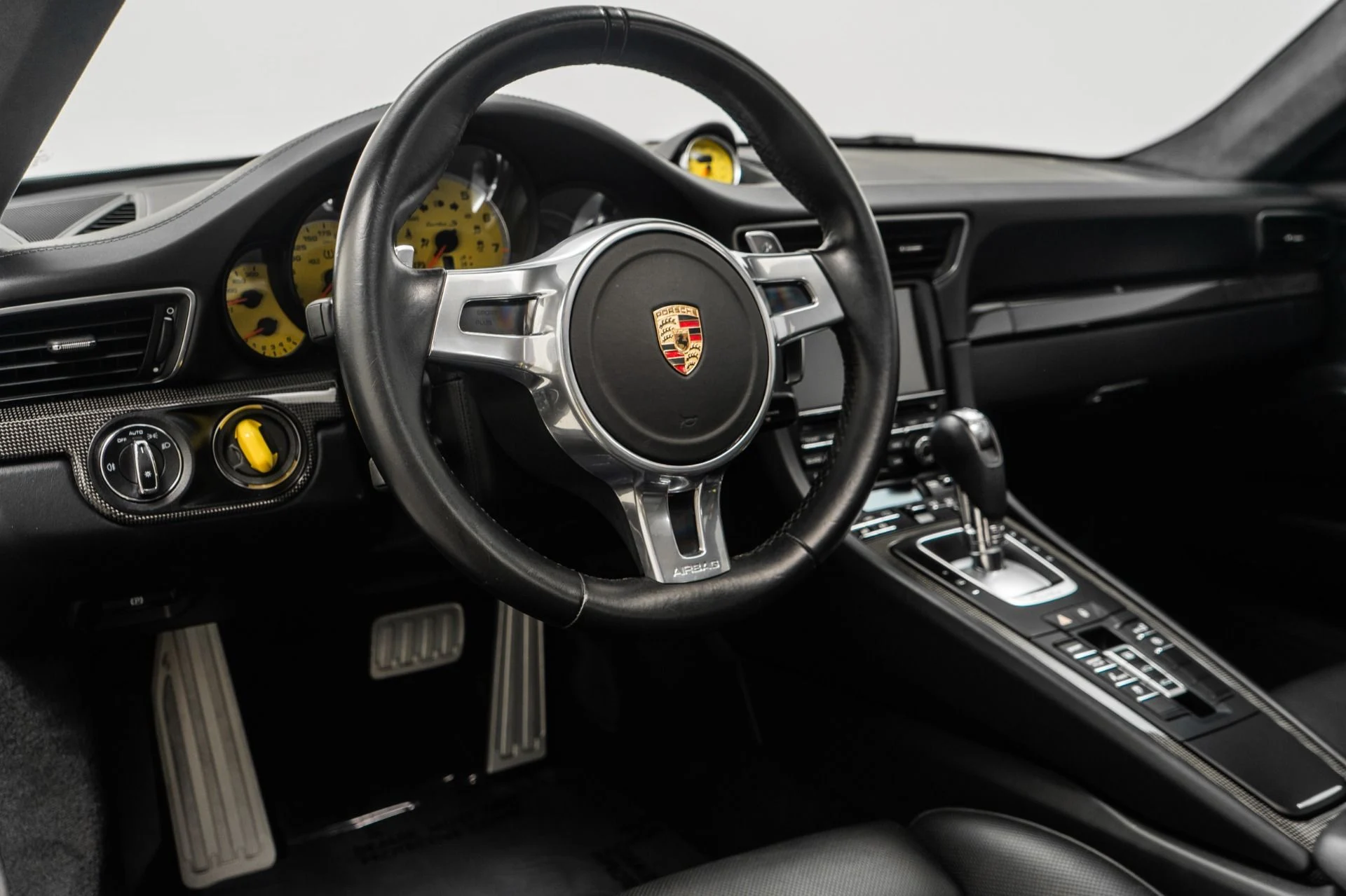 mph012_1829424705_Used_2014_Porsche_911_Turbo_S_1758120142_7c595ddfde