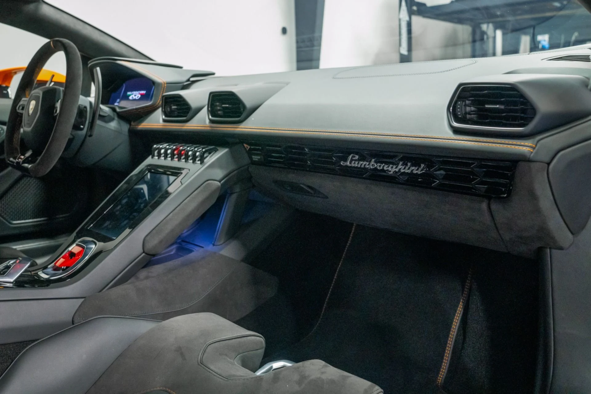 mph012_1831274000_Used_2020_Lamborghini_Huracan_EVO_GT_Celebration_Edition_One_of_36_Built_Squadra_Corse_Livery_1759328087_132358a390