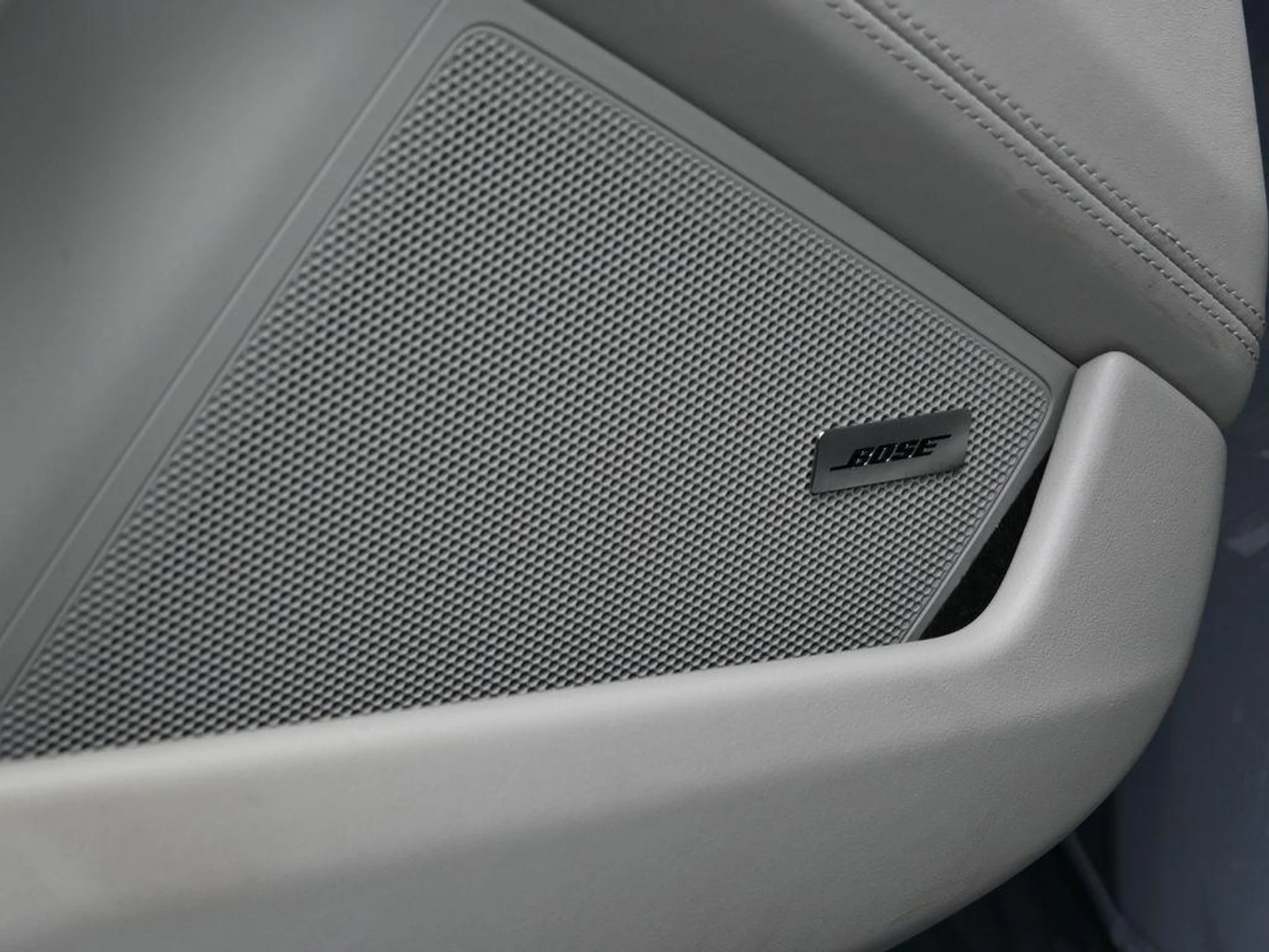 mph012_183602777_ukd_R5u8s_Tz_R_QZ_1_E_q_Vy_K1_YD_8o_204ef105ee