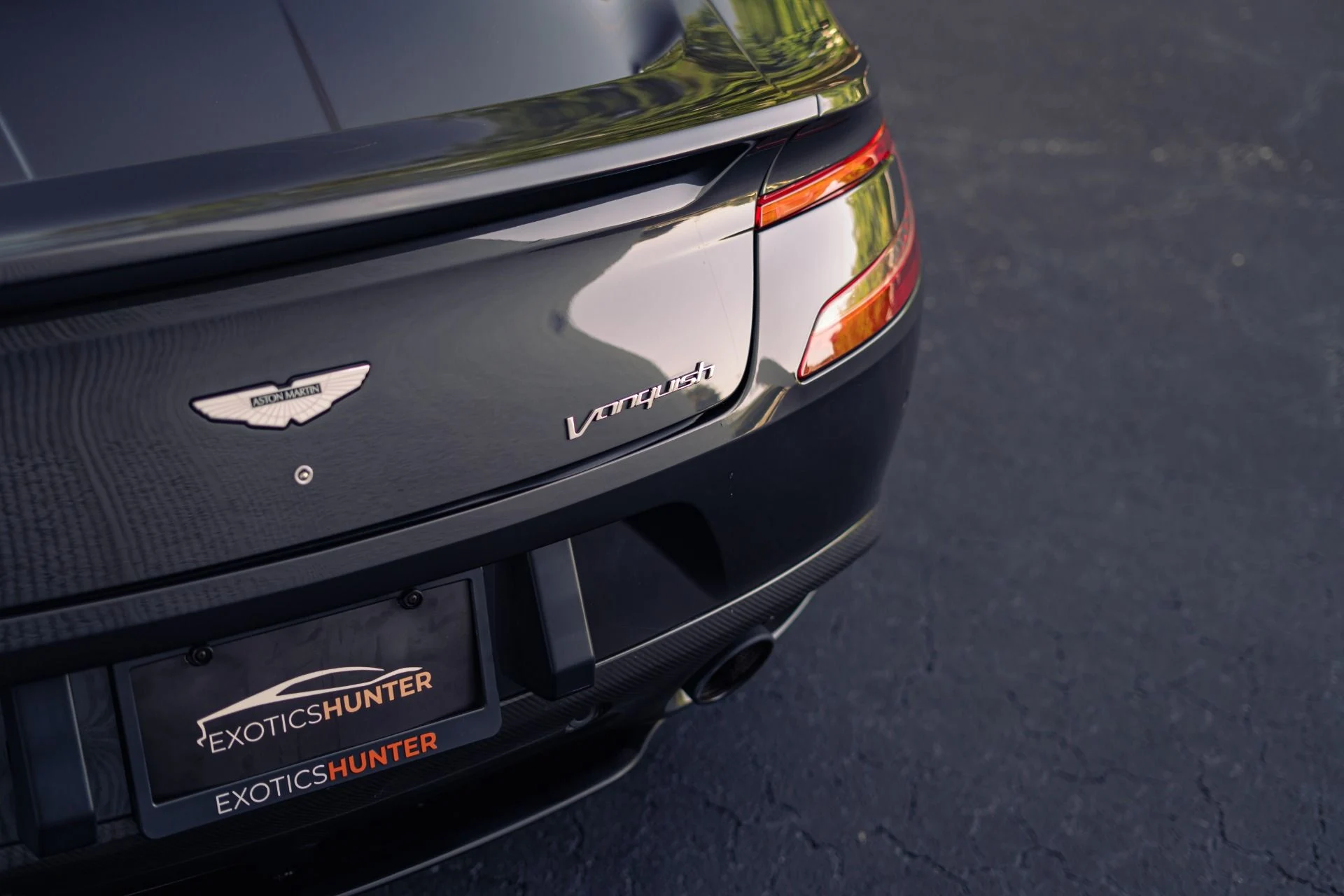 mph012_1838170529_Used_2014_Aston_Martin_Vanquish_Carbon_Exterior_Package_1783984882_7f62953dd5