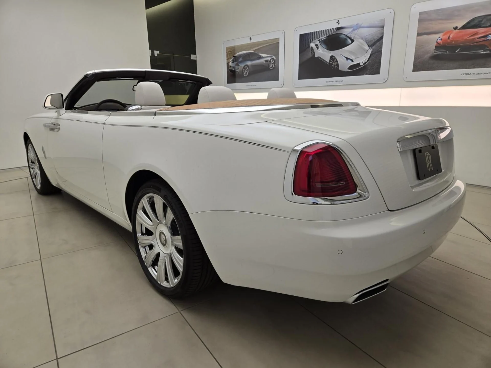 mph012_1838201202_Used_2016_Rolls_Royce_Dawn_1758780458_0cefbffdae