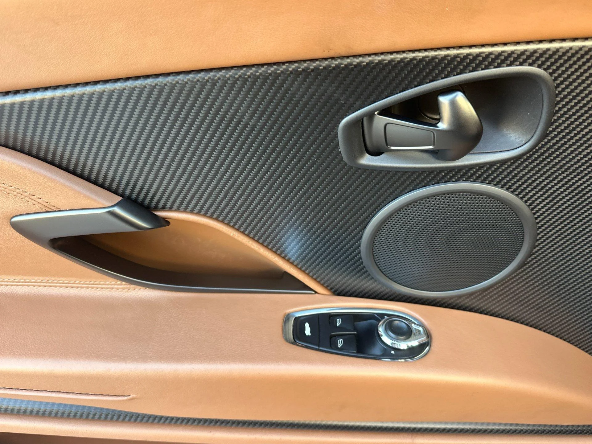 mph012_1838495975_Used_2019_Aston_Martin_DB_11_Volante_1790909271_c7f665a0ed