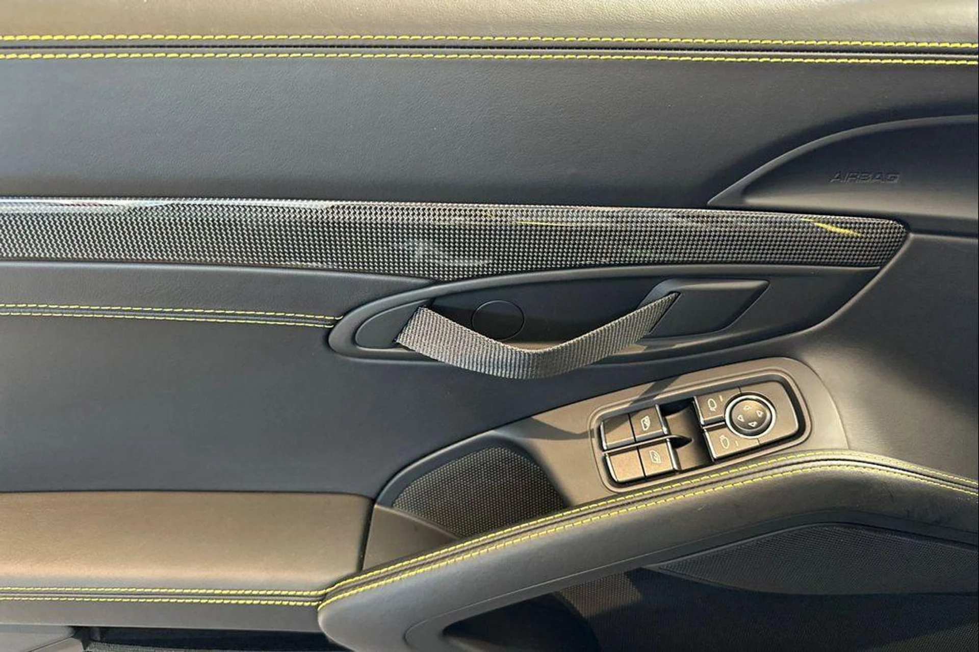 mph012_1844659313_925h_K5_Jyti_lj_P2_Lf_L3u_Ycw_Nnas_11838292b4