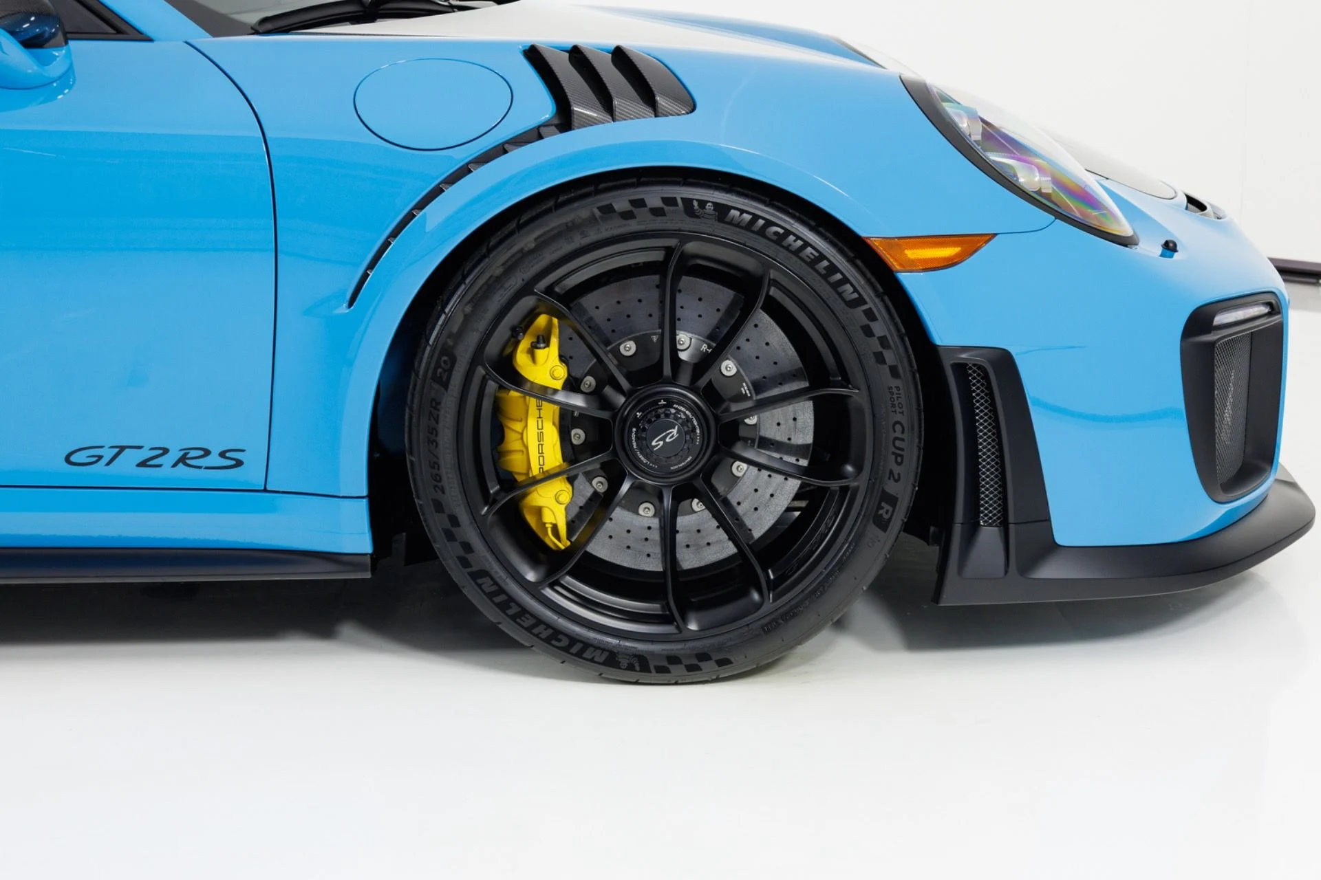 mph012_1853451292_Used_2019_Porsche_911_GT_2_RS_1792013900_5f432f3728