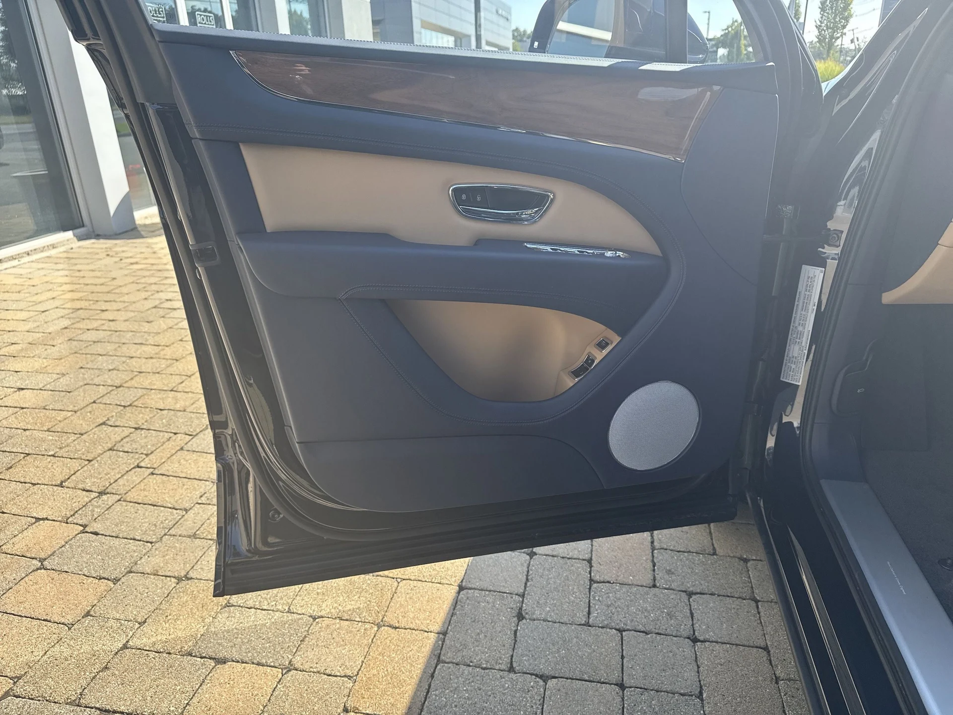 mph012_1853568103_c200279a9ccdbf2ef316c2bb79c20198x_baf8d5c77c