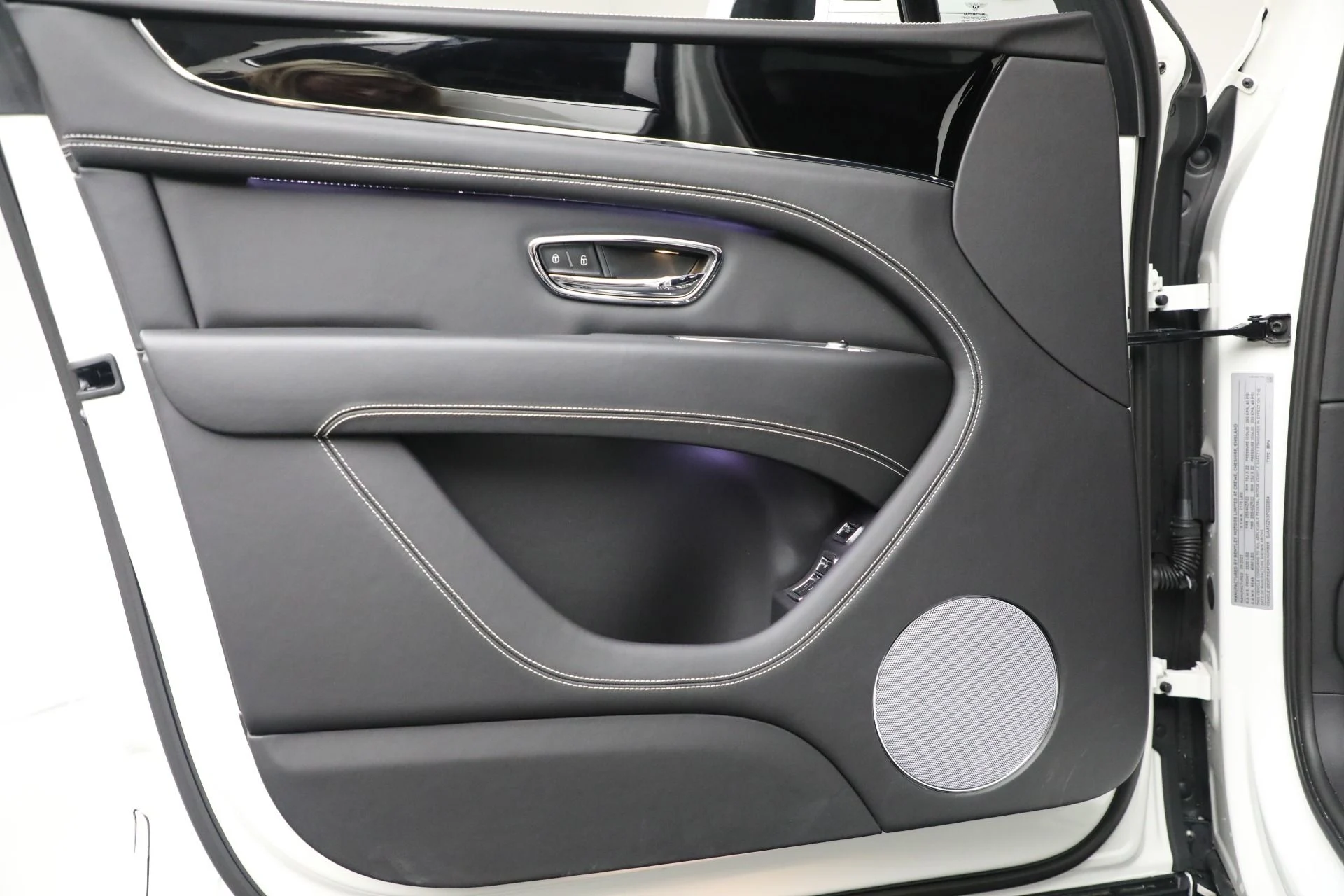 mph012_185389951_Used_2023_Bentley_Bentayga_V8_3d9bfe38ed