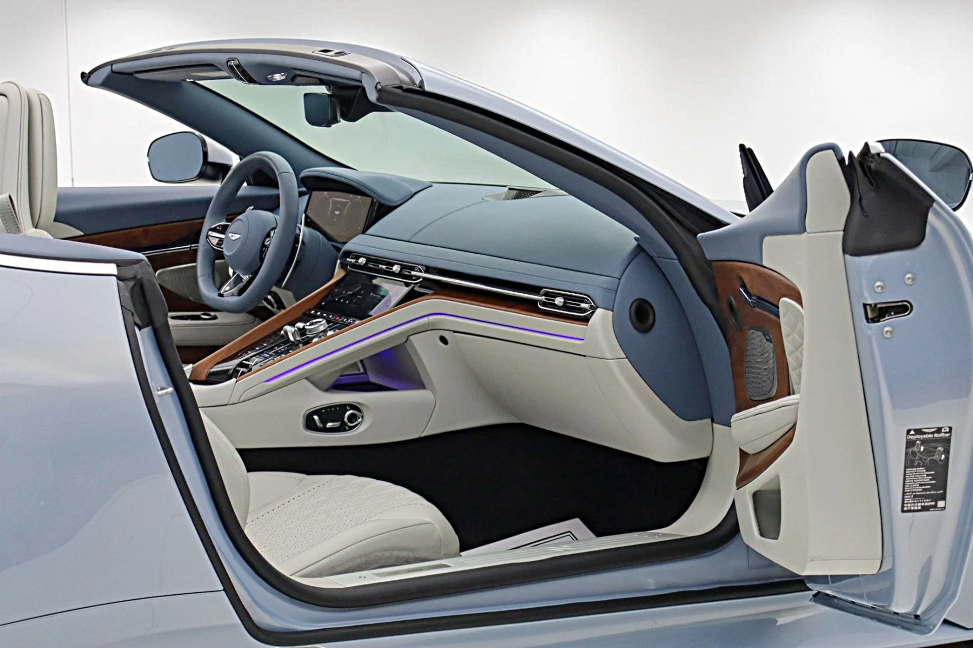 mph012_1854492616_New_2026_Aston_Martin_DB_12_Volante_c0c35385c1