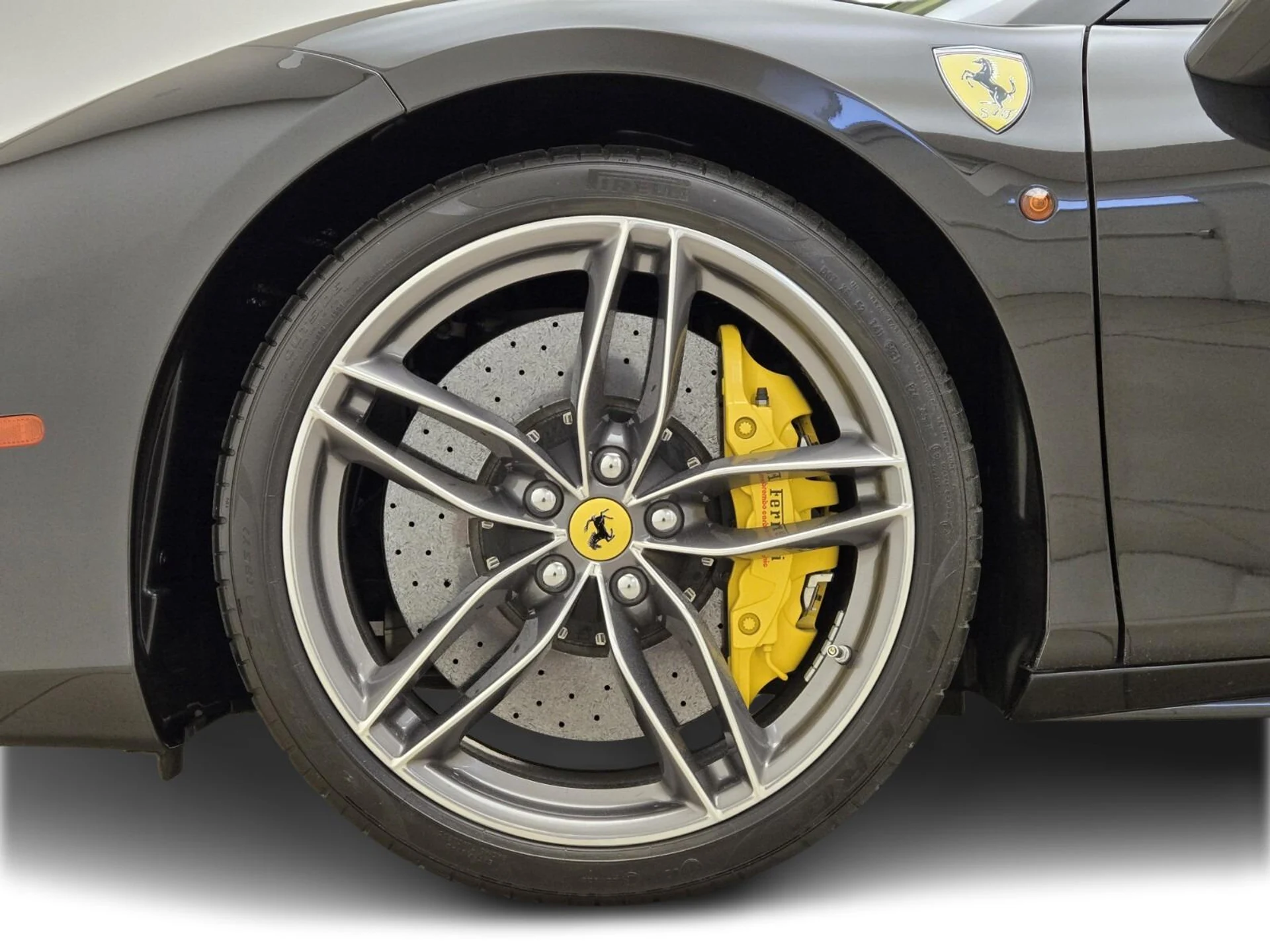 mph012_1854908112_Used_2017_Ferrari_488_Spider_1755156489_78fb505741