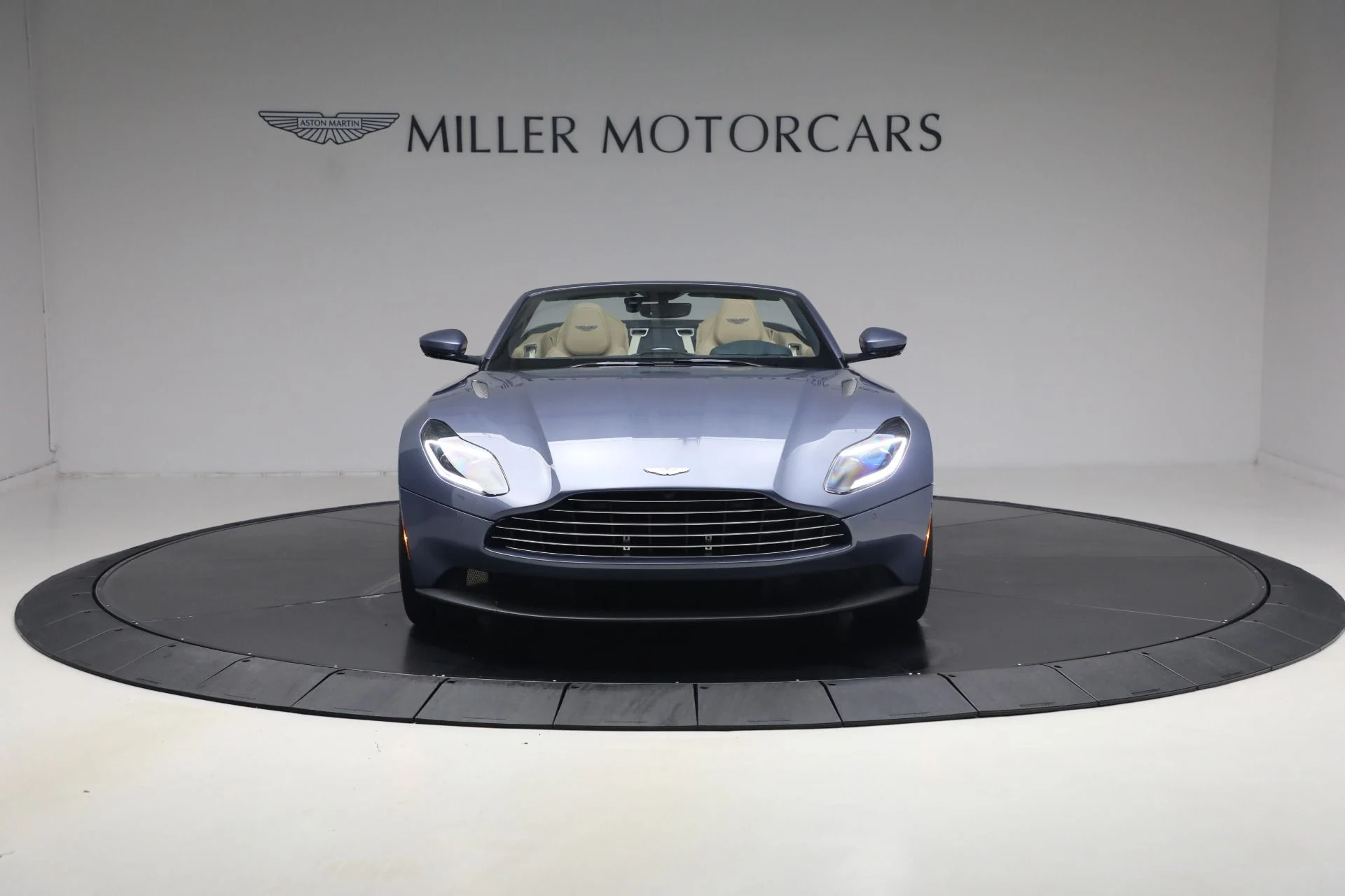 mph012_1858212732_Used_2022_Aston_Martin_DB_11_Volante_1787336556_fade9c9044