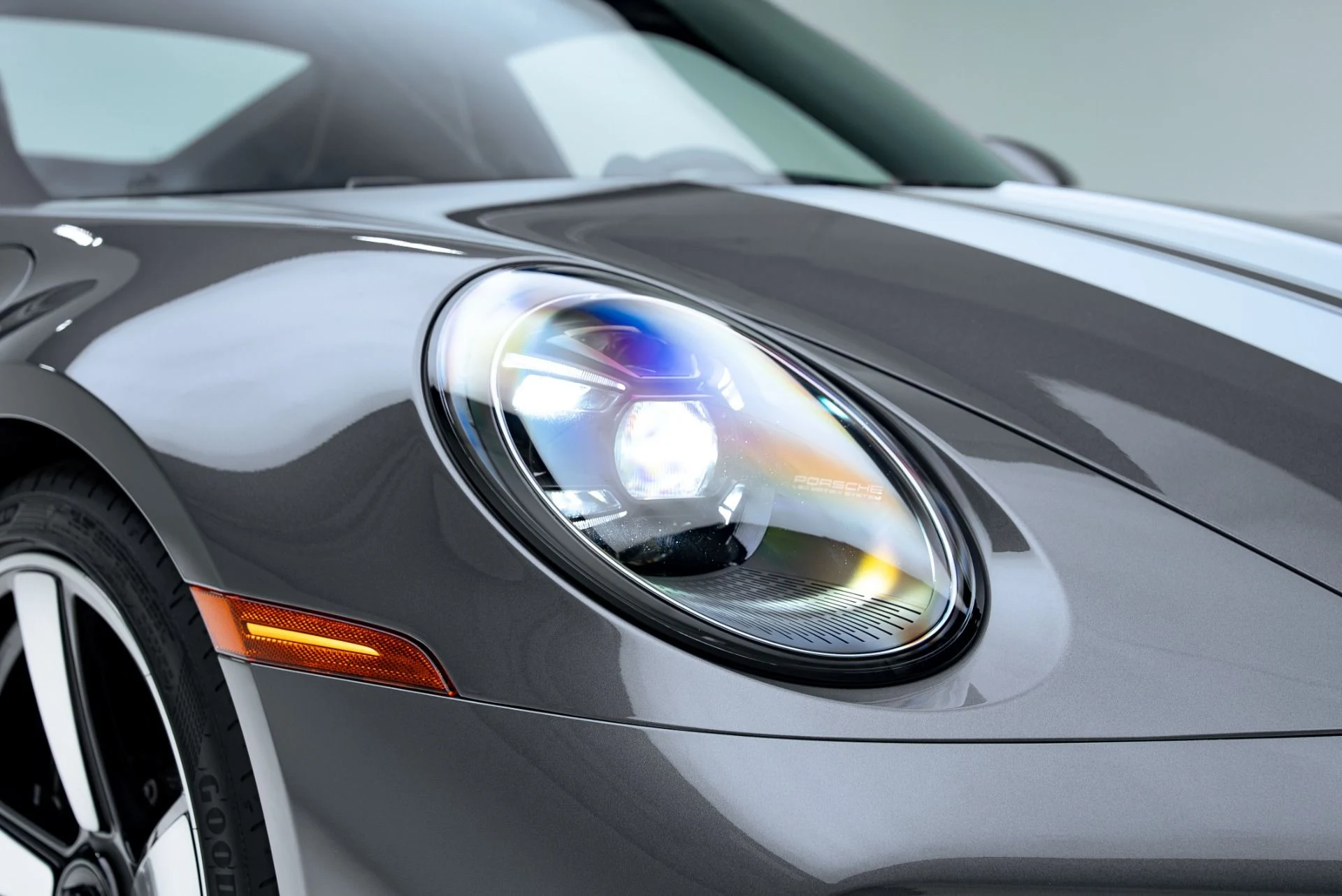 mph012_1861979143_Used_2023_Porsche_911_Sport_Classic_1776441930_baae499611