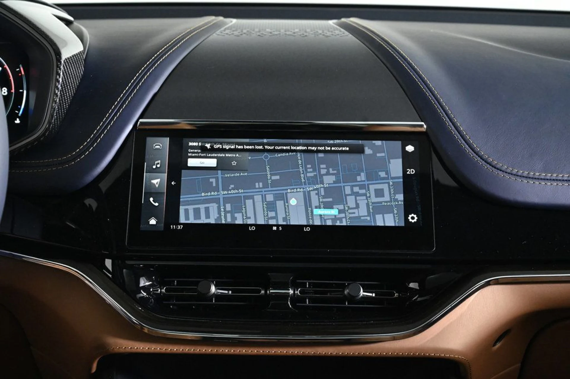 mph012_186422469_new_2026_aston_martin_dbx_707awd_11350_22969414_12_1024_3e1dcbd134