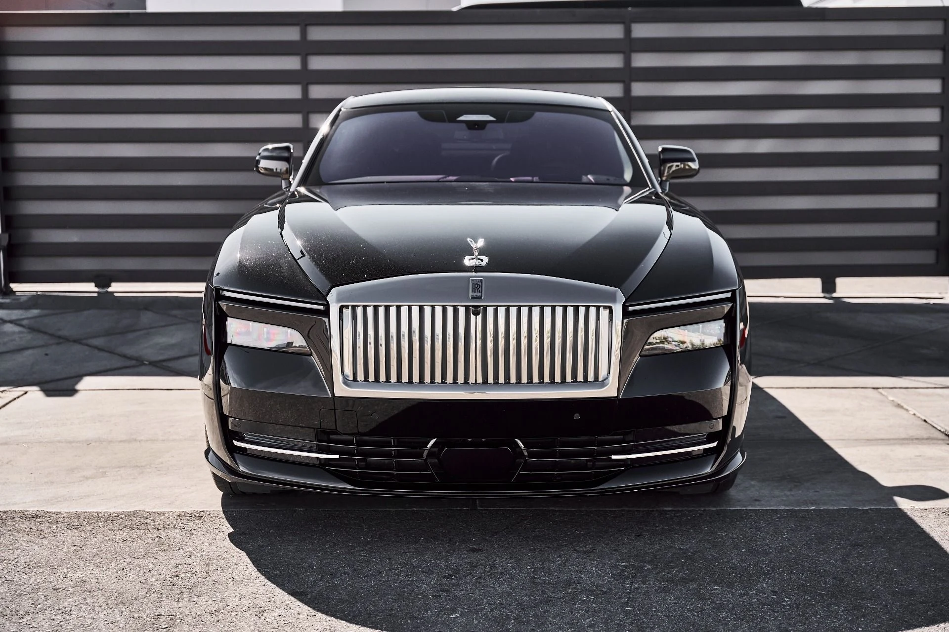 mph012_18731009_Used_2025_Rolls_Royce_Spectre_Base_1775246484_3bf29227ad