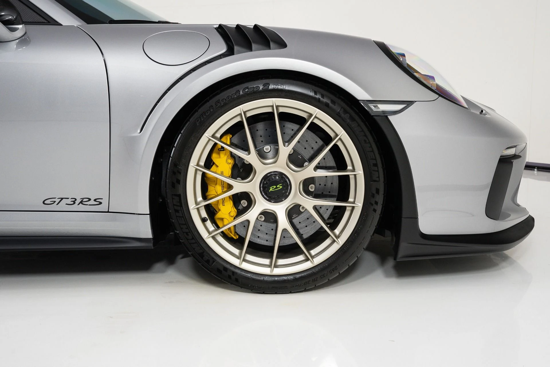 mph012_1877934118_Used_2019_Porsche_911_GT_3_RS_1786043983_a68acd9cbe
