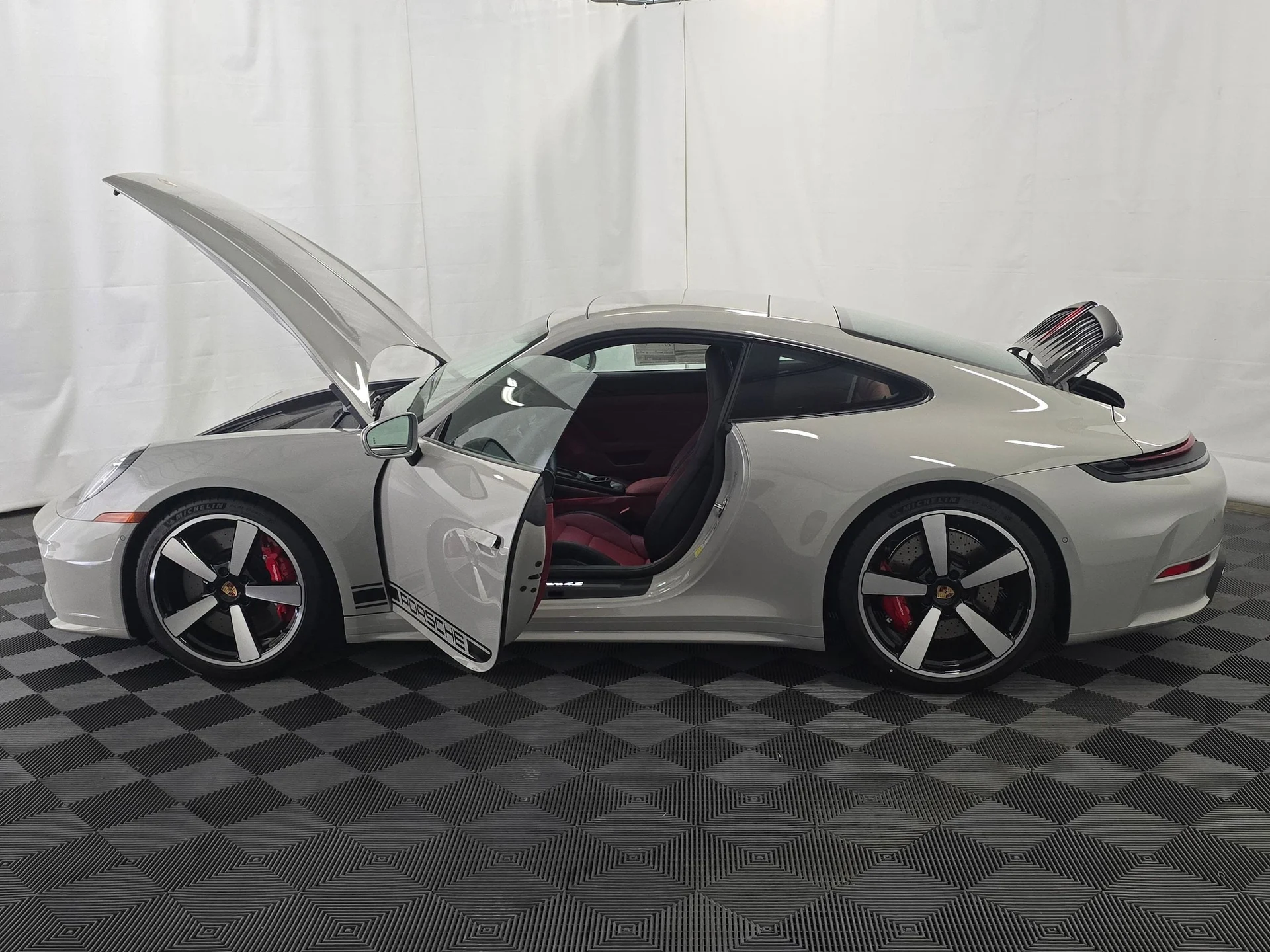 mph012_1883663701_cf9676ae2a86c7cef2eebf5ef15bb045x_e3475dd1f5