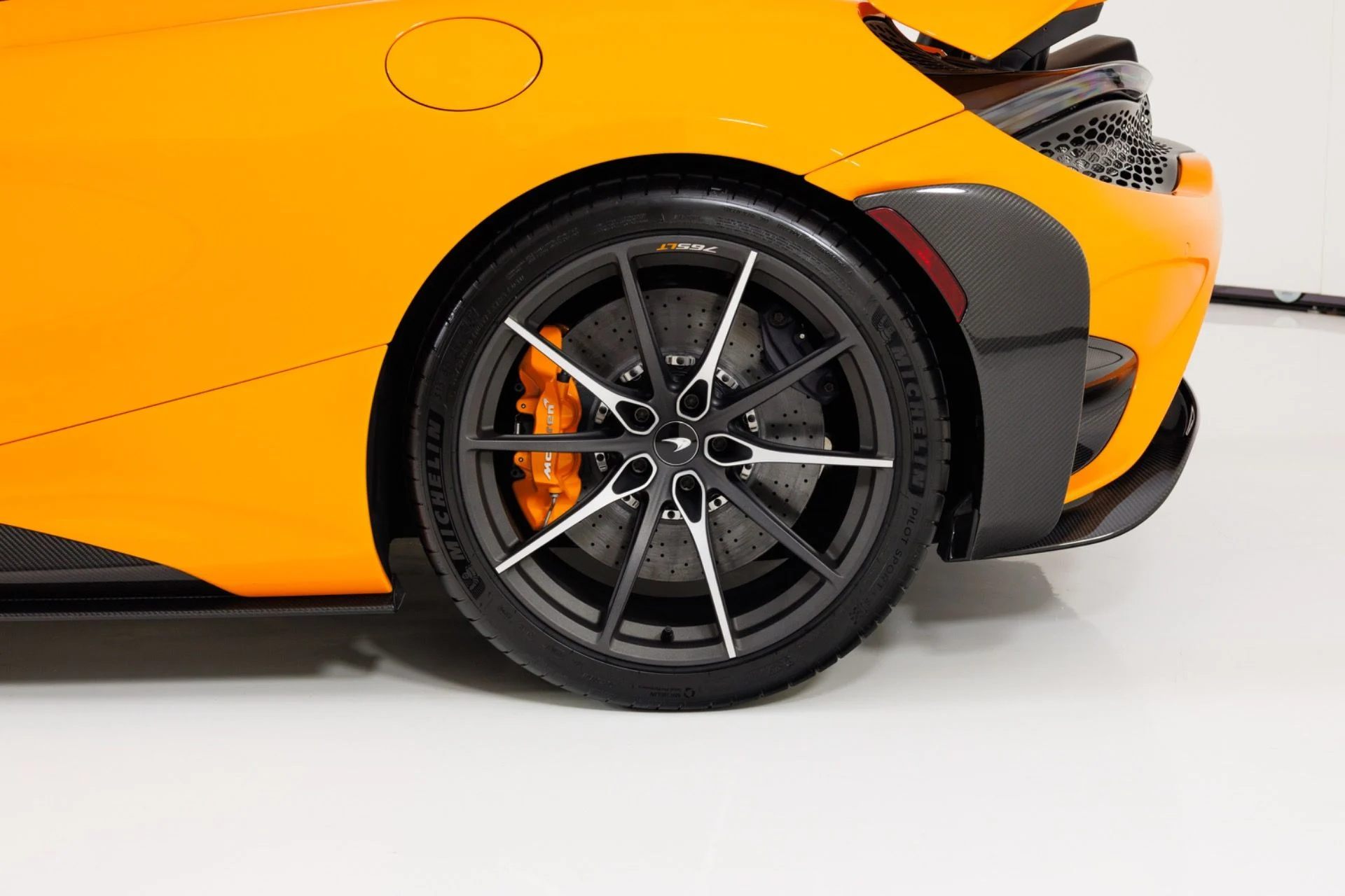mph012_1884685436_Used_2021_Mc_Laren_765_LT_1790963861_9ce48279cf