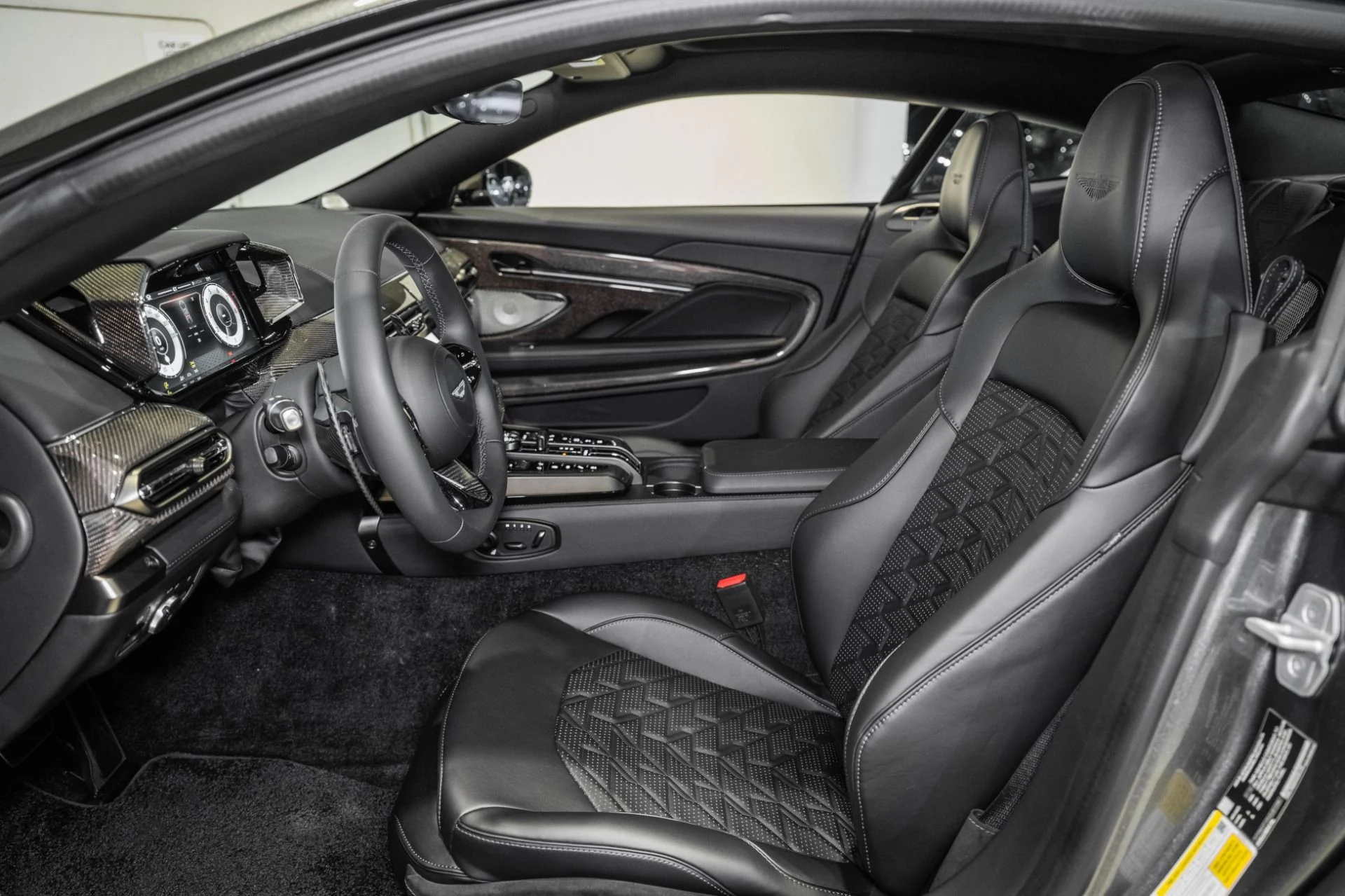 mph012_1887197424_New_2027_ASTON_MARTIN_VANQUISH_1787330062_5f3d39cbc3