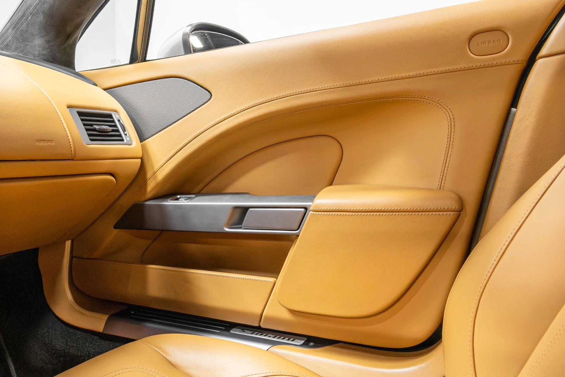 mph012_188761704_Used_2016_Aston_Martin_Rapide_S_1767648441_20e3c30d86