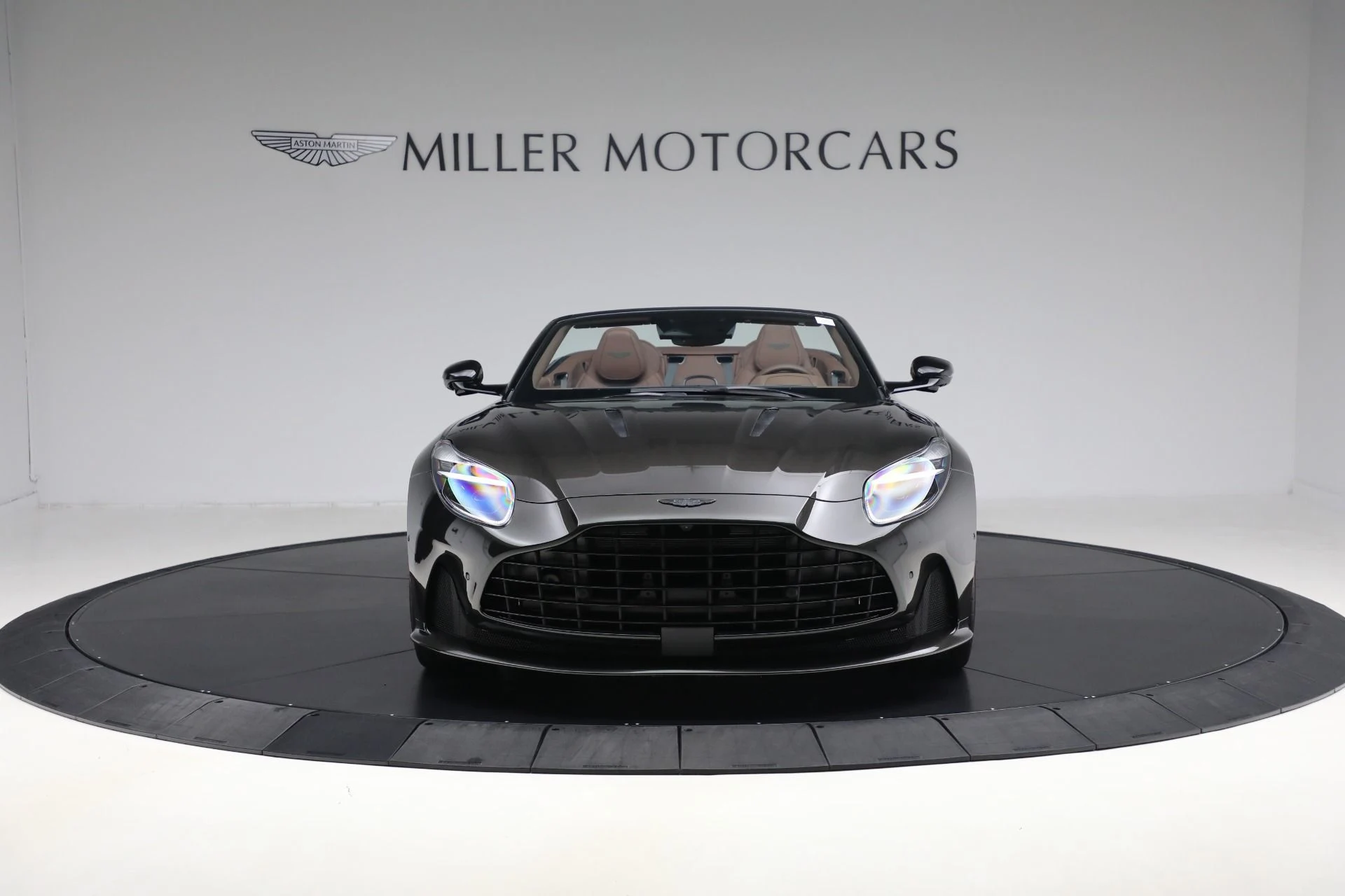 mph012_1890493252_Used_2024_Aston_Martin_DB_12_Volante_e03eb23964