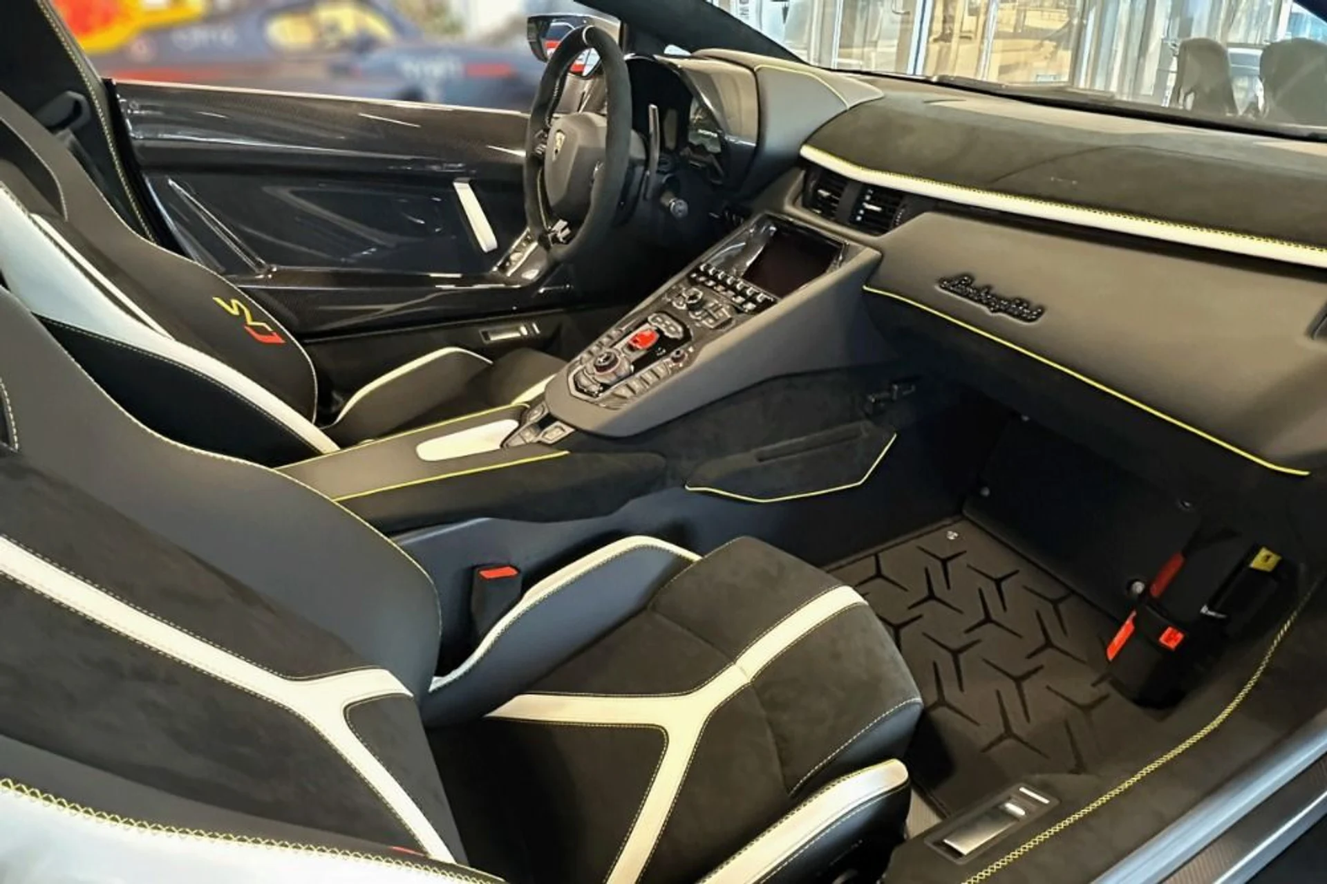 mph012_1891512274_Used_2021_Lamborghini_Aventador_LP_770_4_SVJ_1765888214_450889bfaa