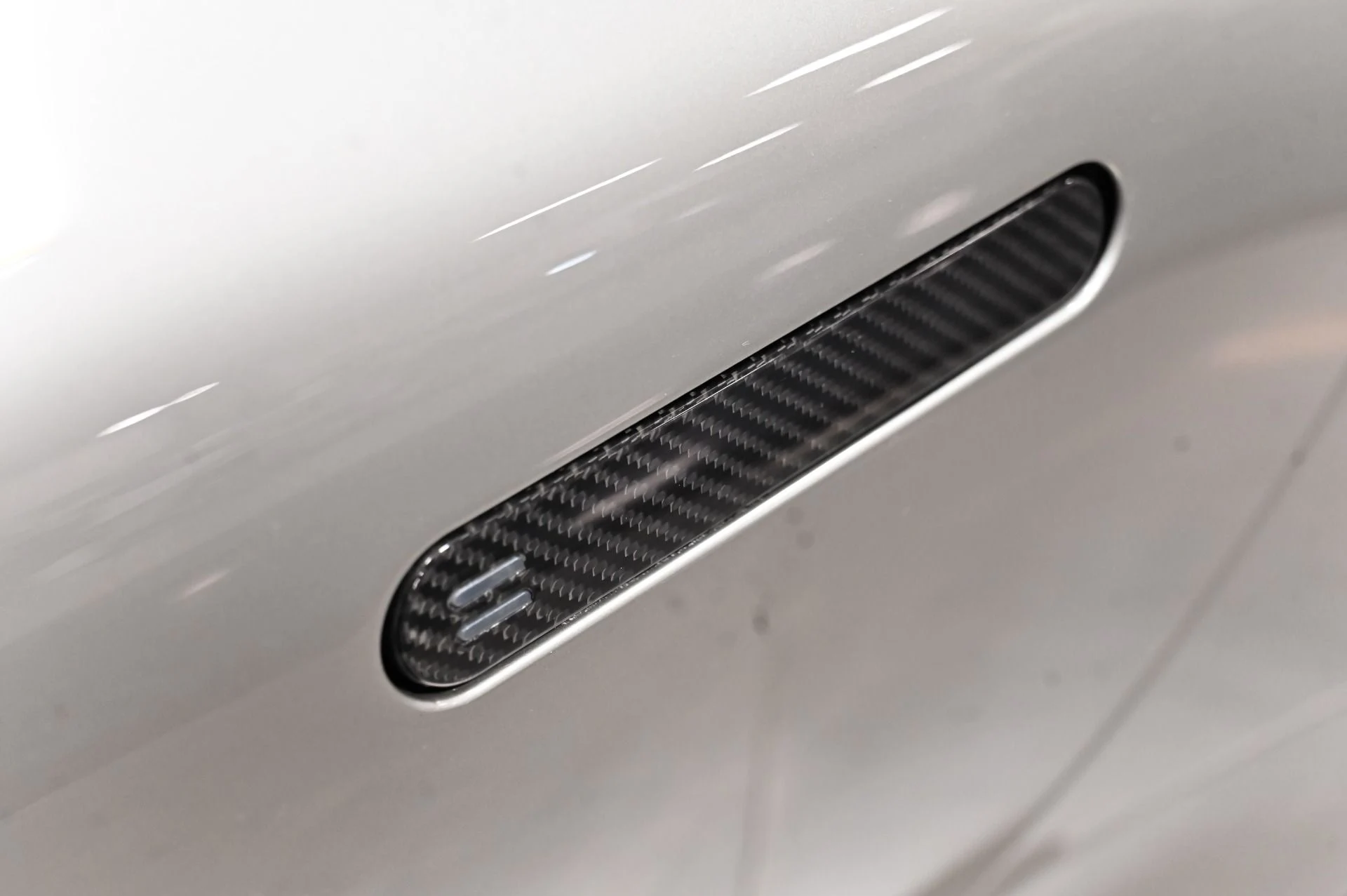 mph012_1895833866_Used_2014_Aston_Martin_Vanquish_V12_1793299602_4304c3f14a