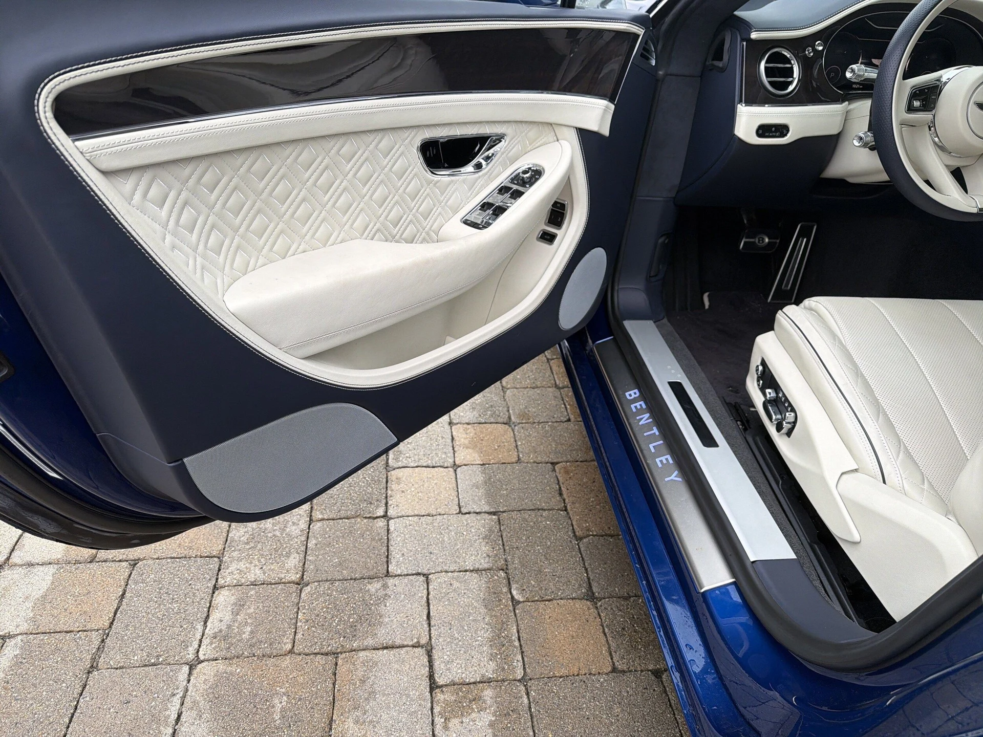 mph012_1895853452_d9c4b263bb77547f6dc2357a5ebaa08bx_5150d8bee1